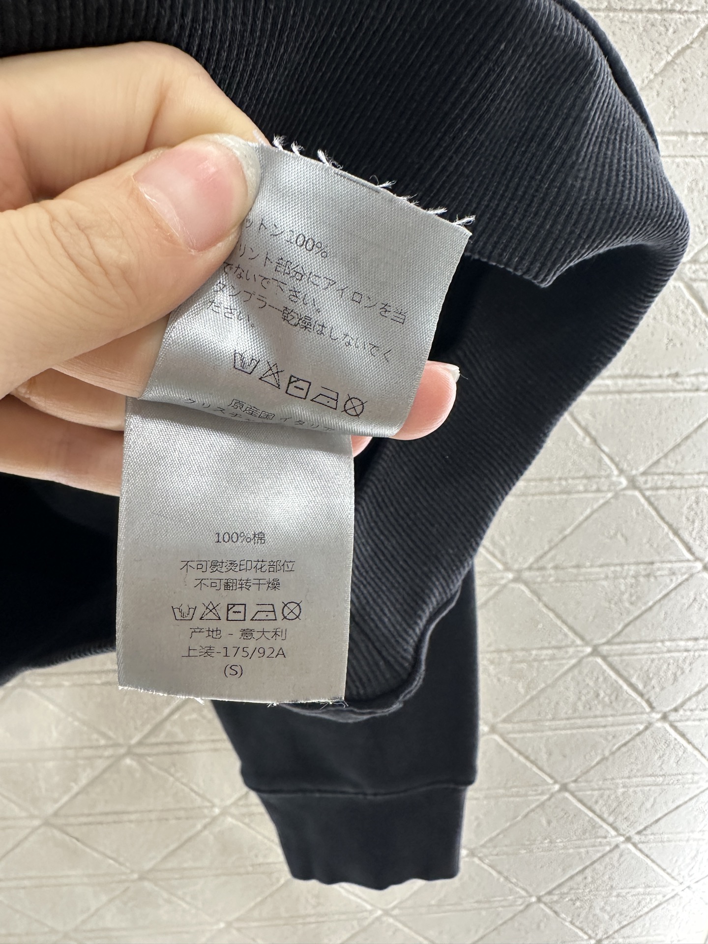 ♥Dio*♥2025新品上架
     拉链刺绣卫衣
定制YB原生全棉材质 质感高级 久洗不易变形起球 