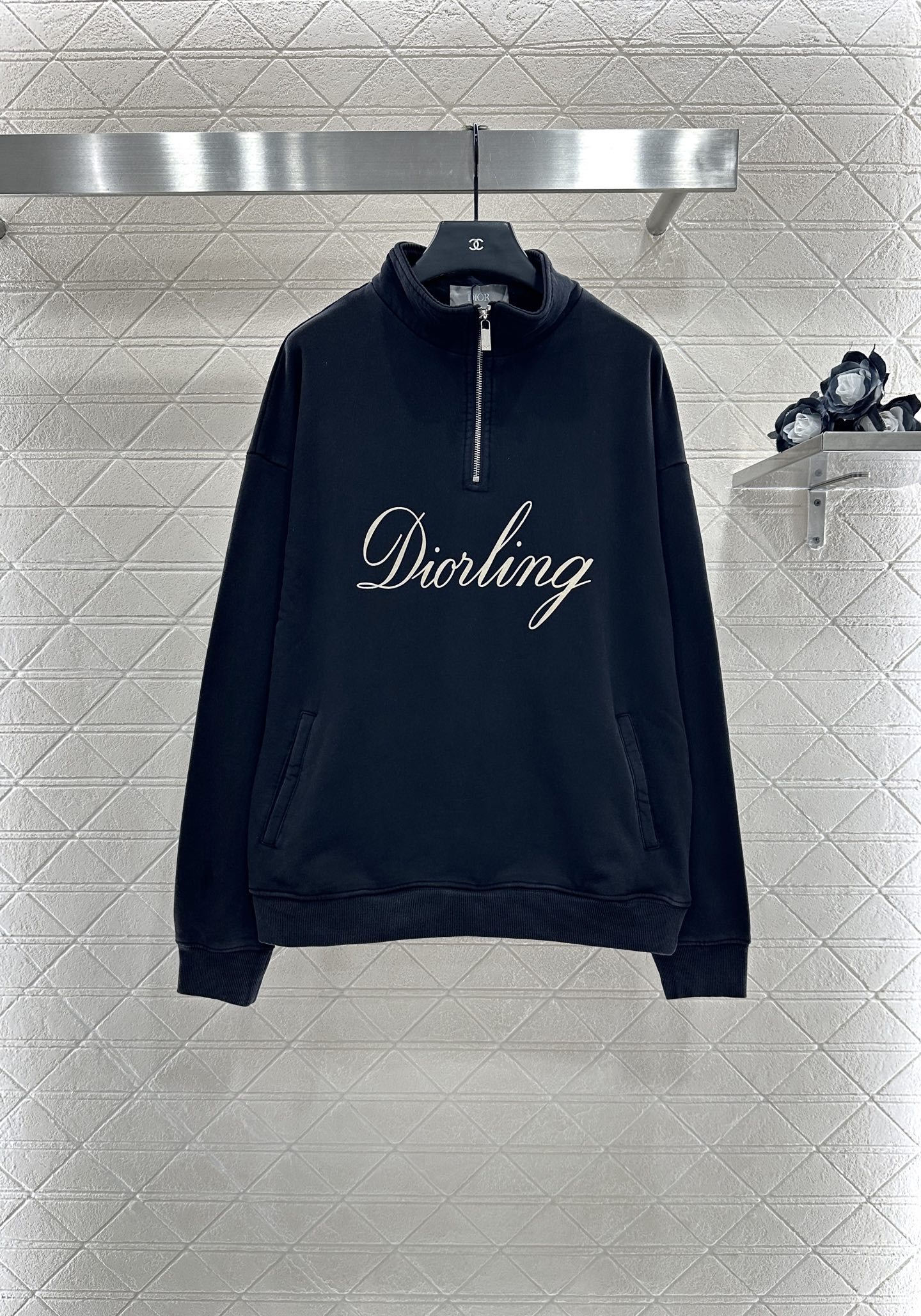 ♥Dio*♥2025新品上架
     拉链刺绣卫衣
定制YB原生全棉材质 质感高级 久洗不易变形起球 