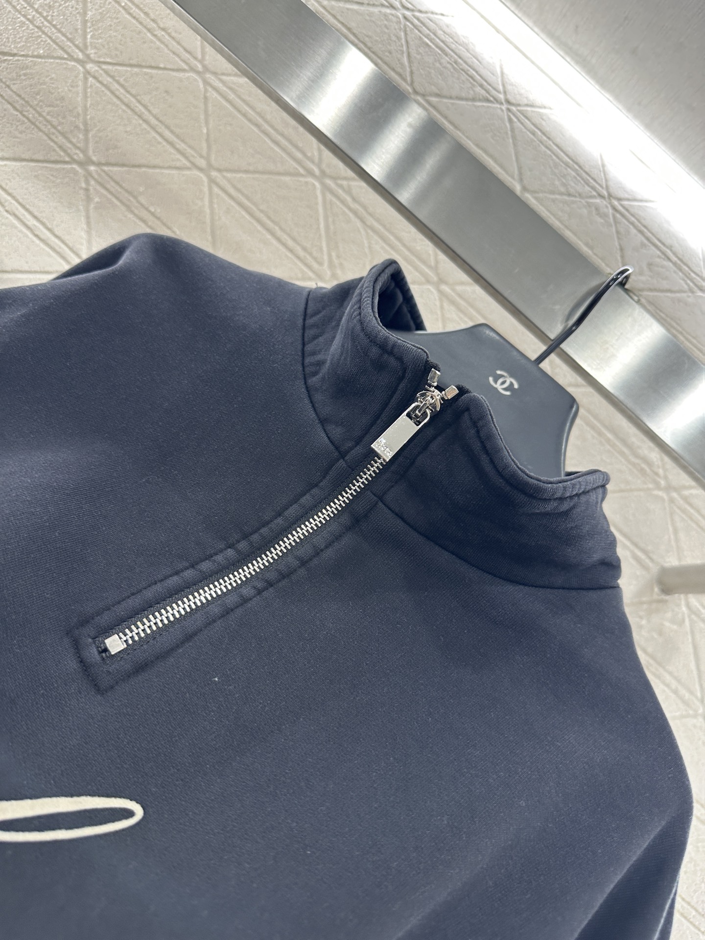 ♥Dio*♥2025新品上架
     拉链刺绣卫衣
定制YB原生全棉材质 质感高级 久洗不易变形起球 