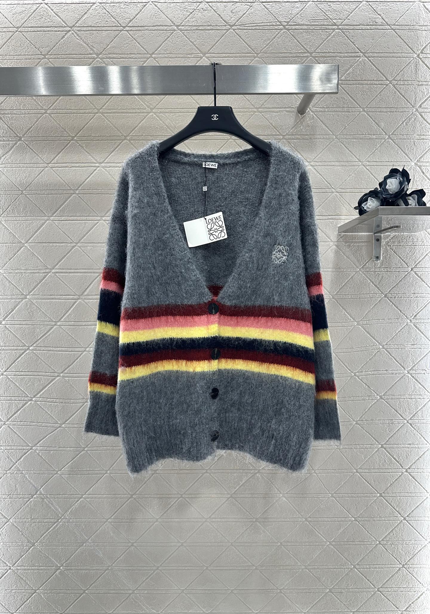 ♥Loew*♥2025新品上架
    条纹撞色马海毛开衫
定制YB马海毛材质 质感高级舒适 穿搭舒适不