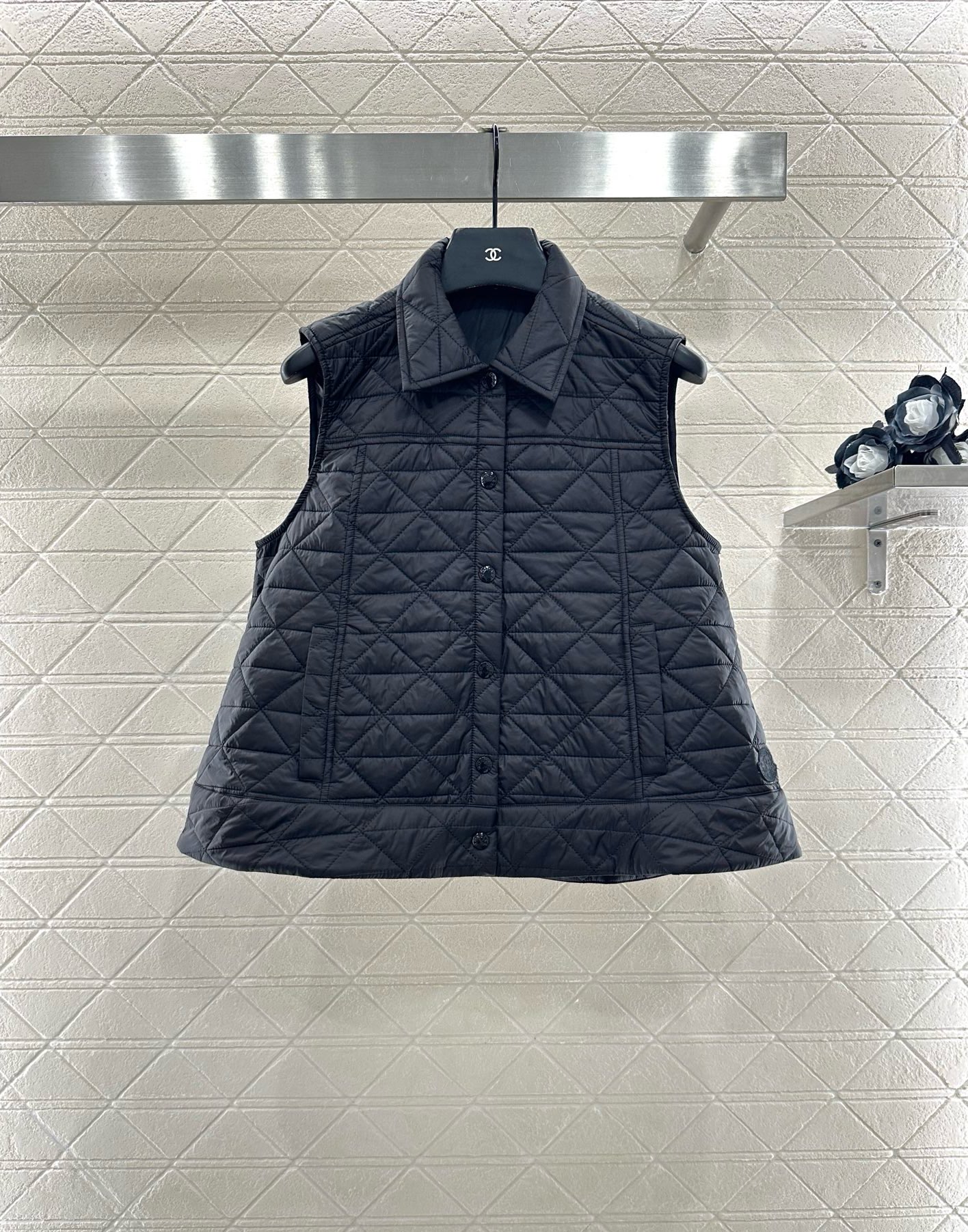 ♥Moncle*♥2025新品上架
     A摆藤格纹棉服马甲
定制YB防风防水尼龙材质 羽绒棉填充内