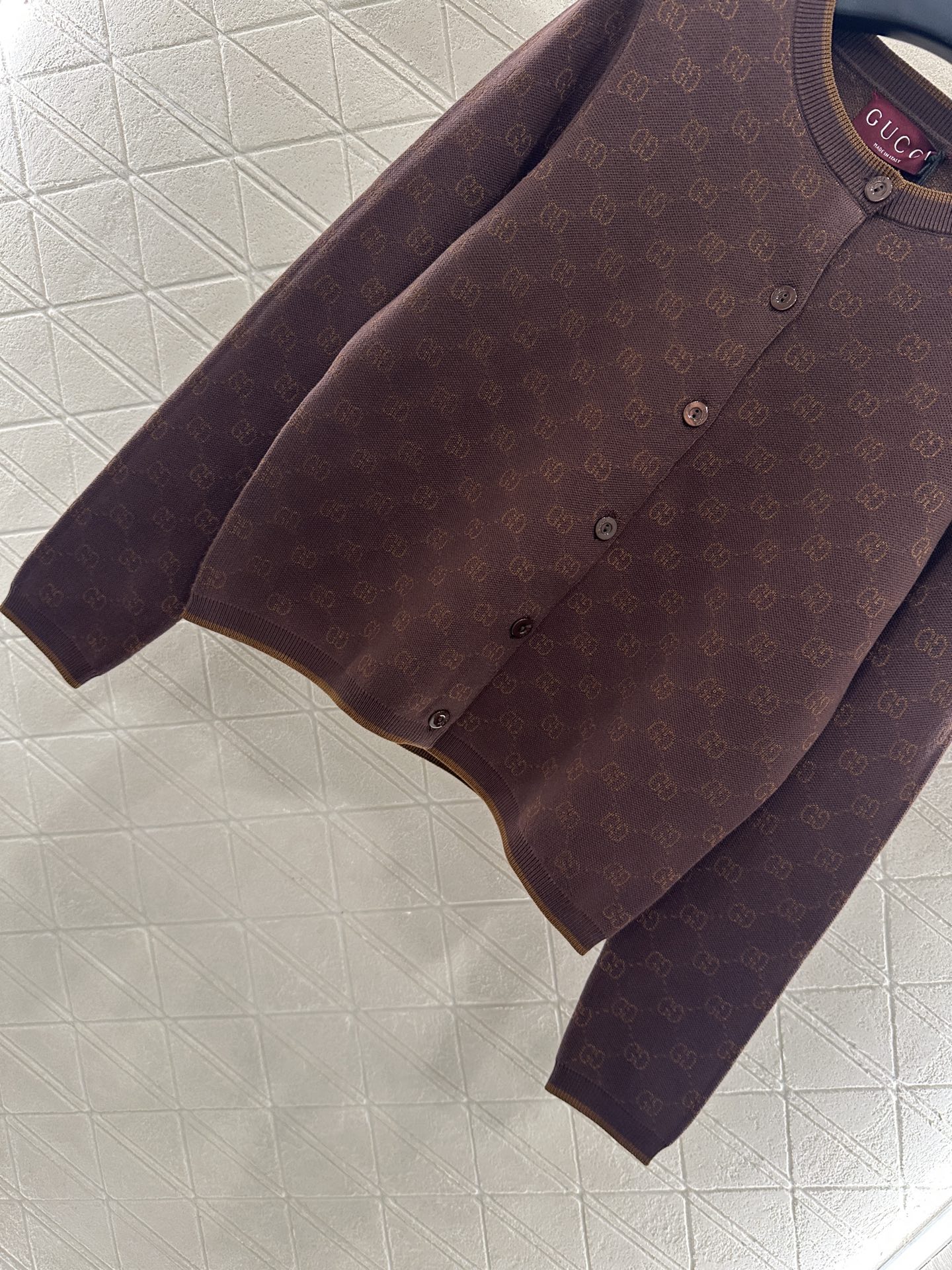 ♥Gucc*♥2025新品上架 圆领提花针织开衫定制YB羊毛纱线织造 质感细腻 穿搭舒适 圆领针织开衫剪