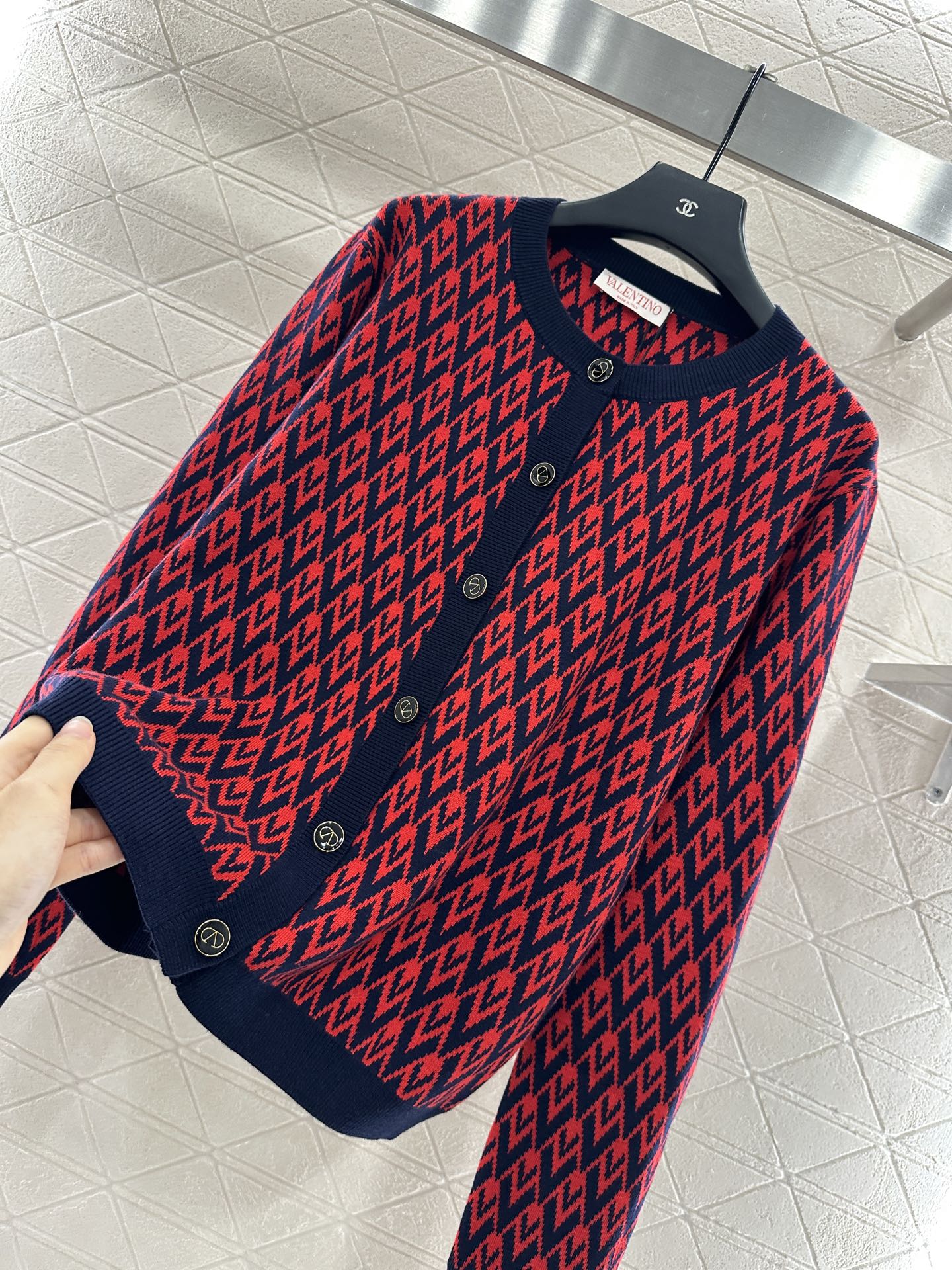 ♥Valentin*♥2025新品上架 圆领提花针织开衫定制YB羊毛纱线织造 质感细腻 穿搭舒适 圆领针