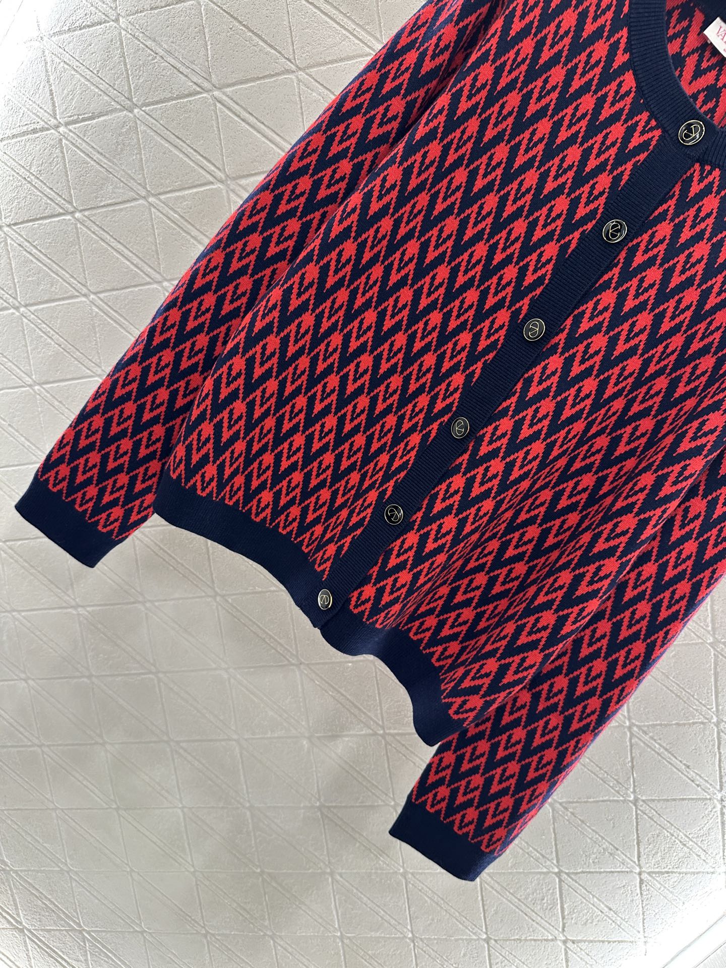 ♥Valentin*♥2025新品上架 圆领提花针织开衫定制YB羊毛纱线织造 质感细腻 穿搭舒适 圆领针