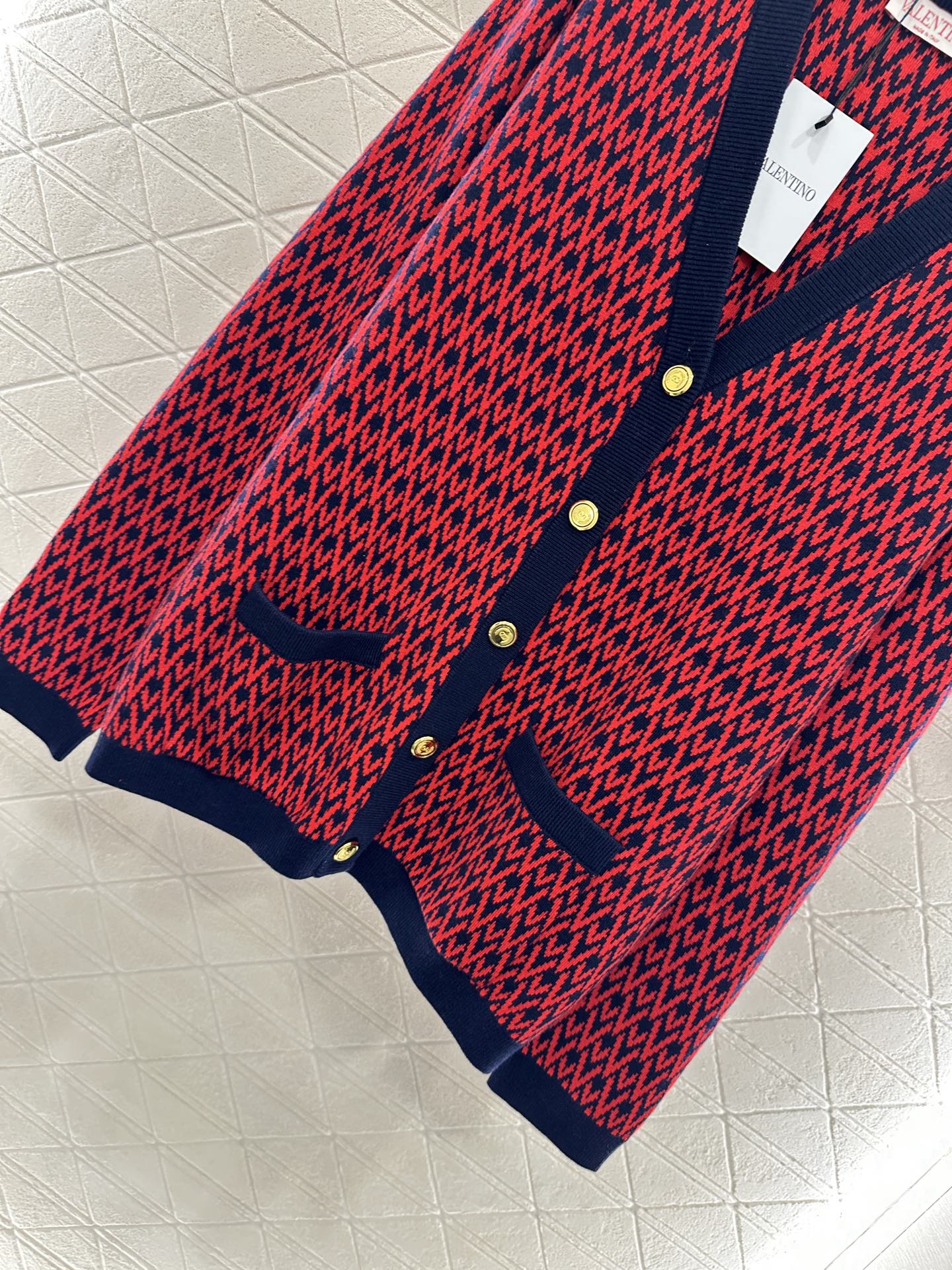 ♥Valentin*♥2025新品上架 V领提花针织开衫定制YB羊毛纱线织造 质感细腻 穿搭舒适 V领针