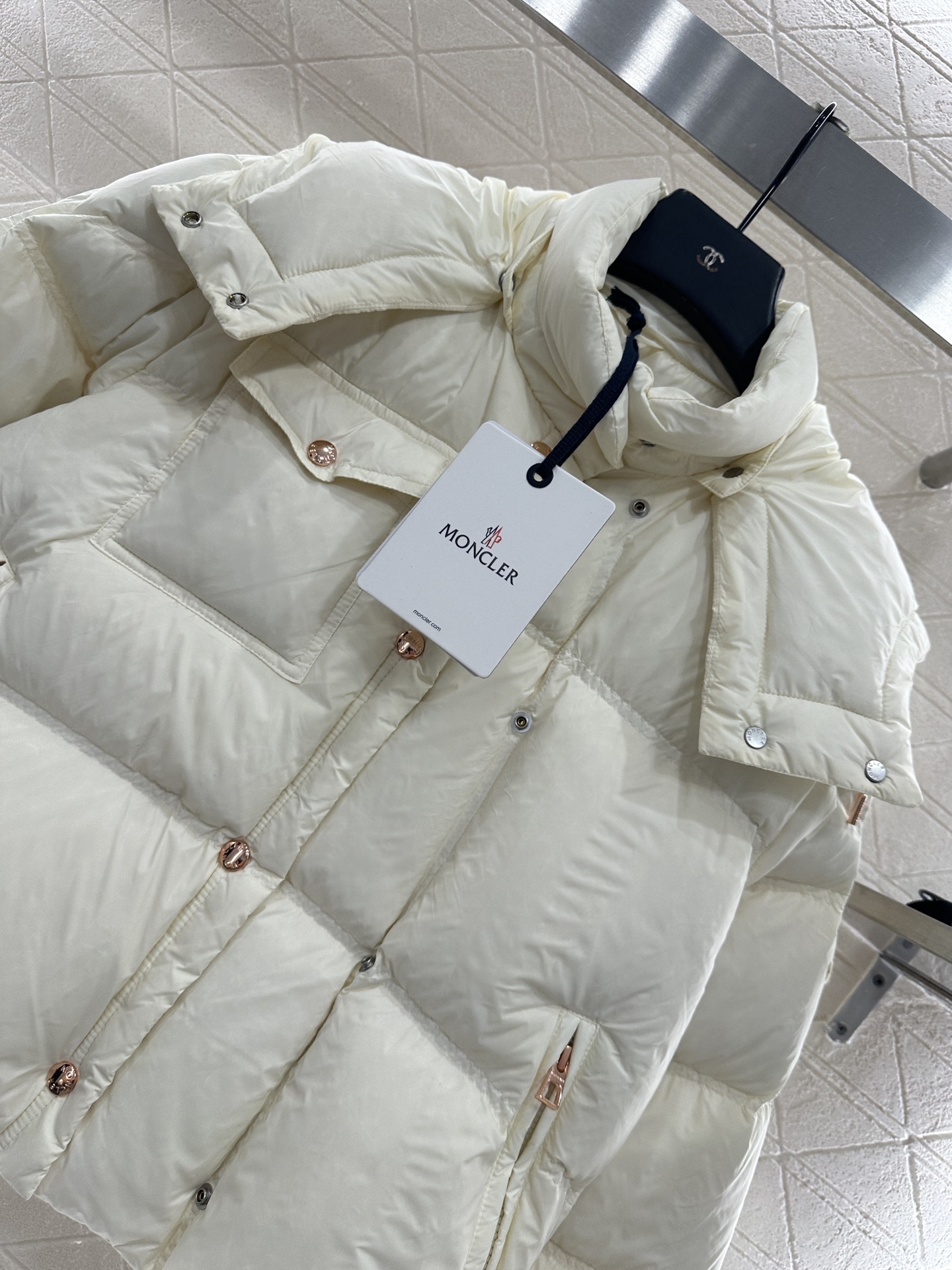 ♥Moncle*♥2025新品上架 可拆卸连帽羽绒服定制YB进口防风防水尼龙材质 其工艺还原 升级材质