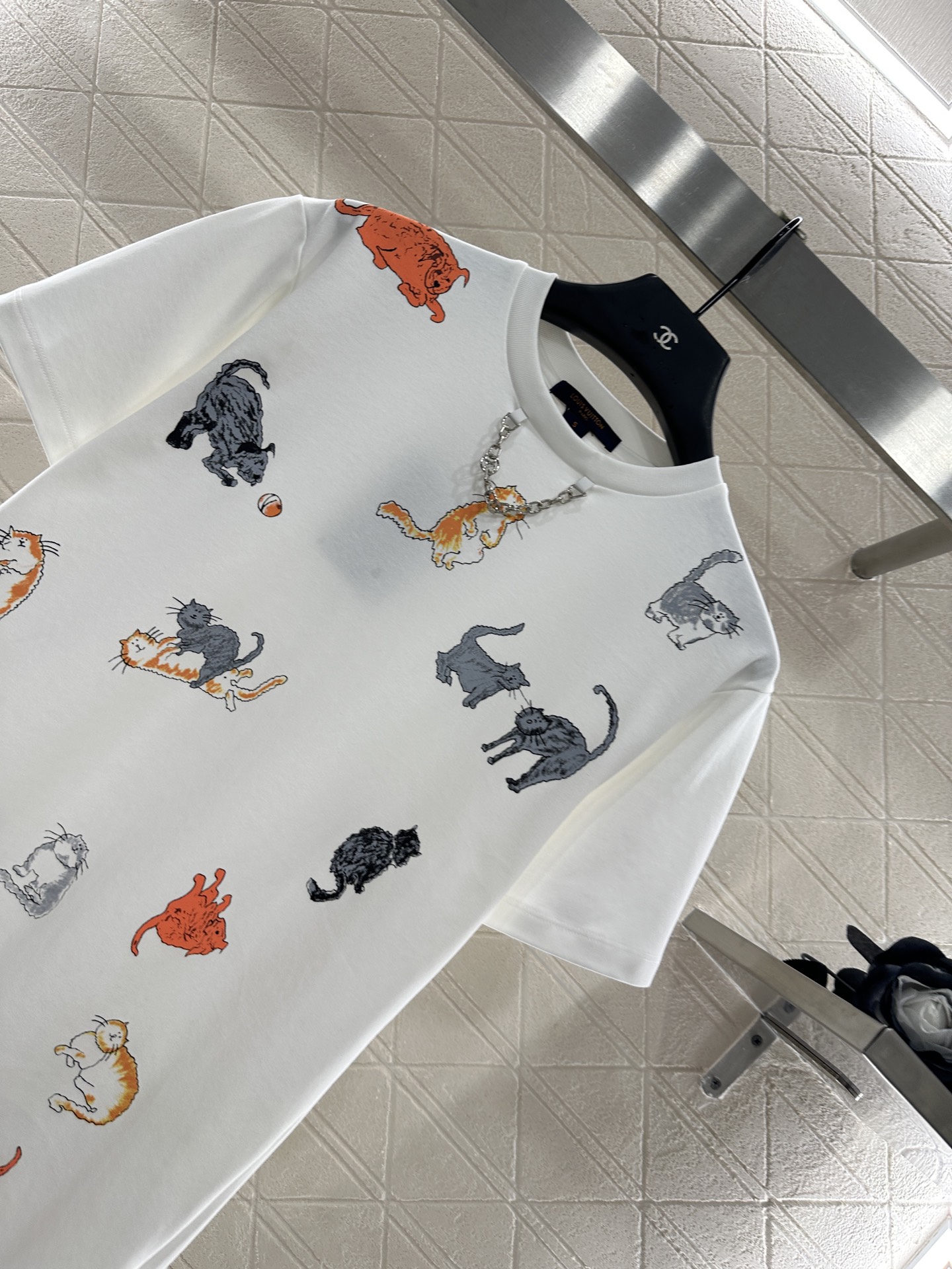 ♥Louis Vuitto*♥2025新品上架 链条圆领印花𝑇𝑒𝑒定制YB丝光全棉材质 透气舒适 质感十