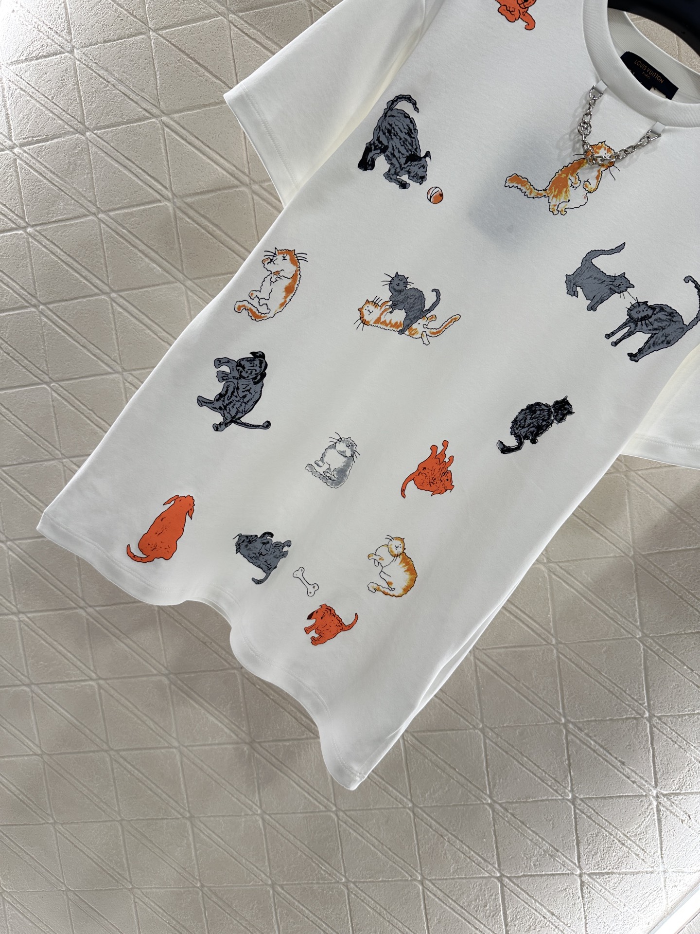 ♥Louis Vuitto*♥2025新品上架 链条圆领印花𝑇𝑒𝑒定制YB丝光全棉材质 透气舒适 质感十