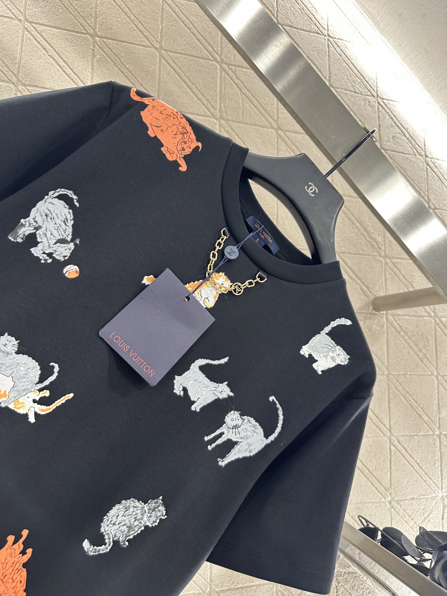 ♥Louis Vuitto*♥2025新品上架 链条圆领印花𝑇𝑒𝑒定制YB丝光全棉材质 透气舒适 质感十