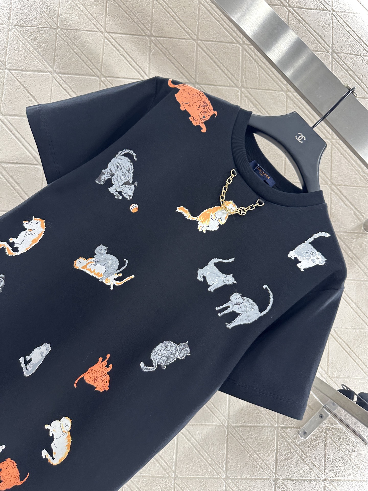 ♥Louis Vuitto*♥2025新品上架 链条圆领印花𝑇𝑒𝑒定制YB丝光全棉材质 透气舒适 质感十