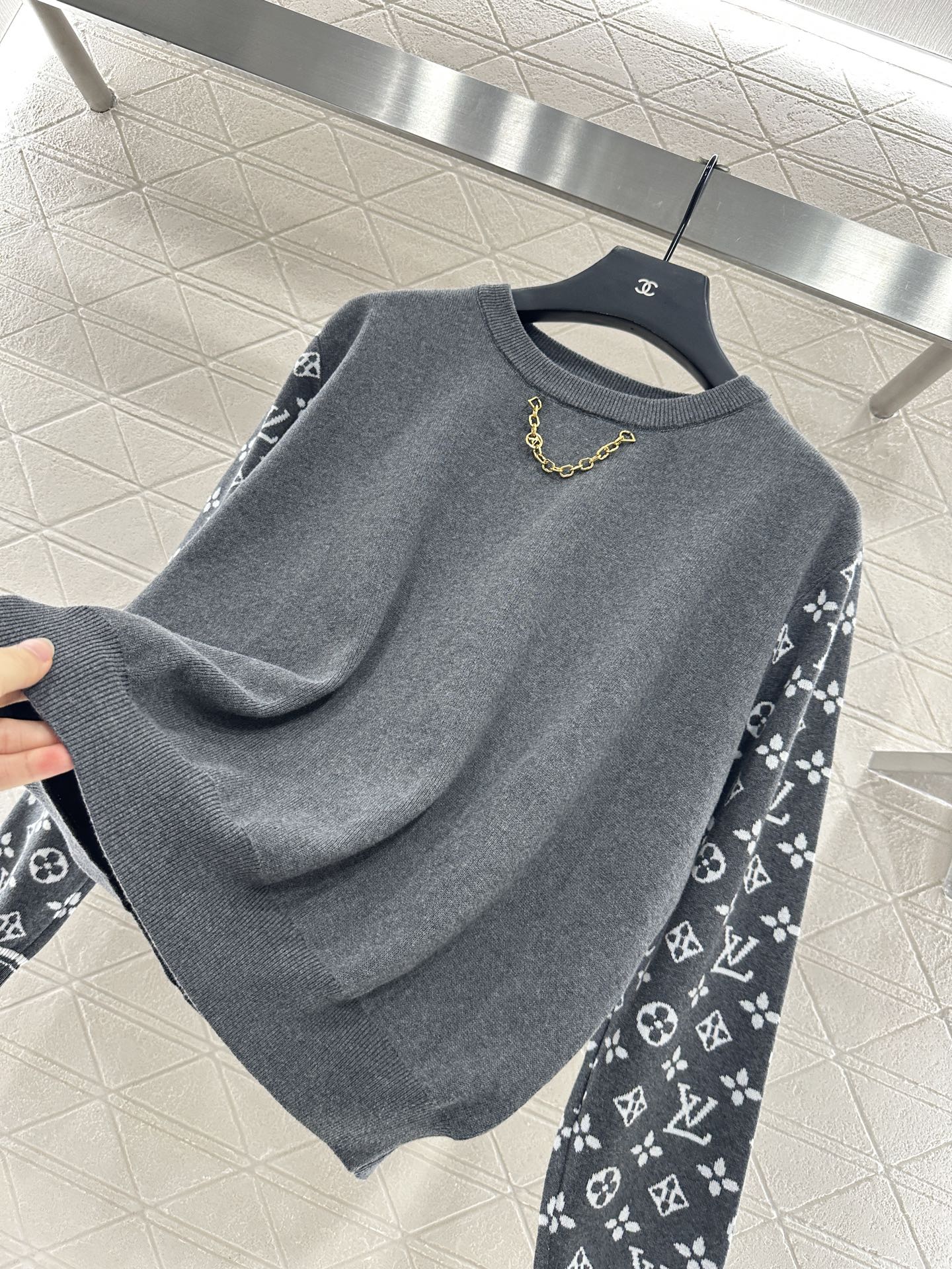 ♥Louis Vuitto*♥2025新品上架 插肩提花链条针织长袖定制YB羊毛纱线织造 质感高级舒适 