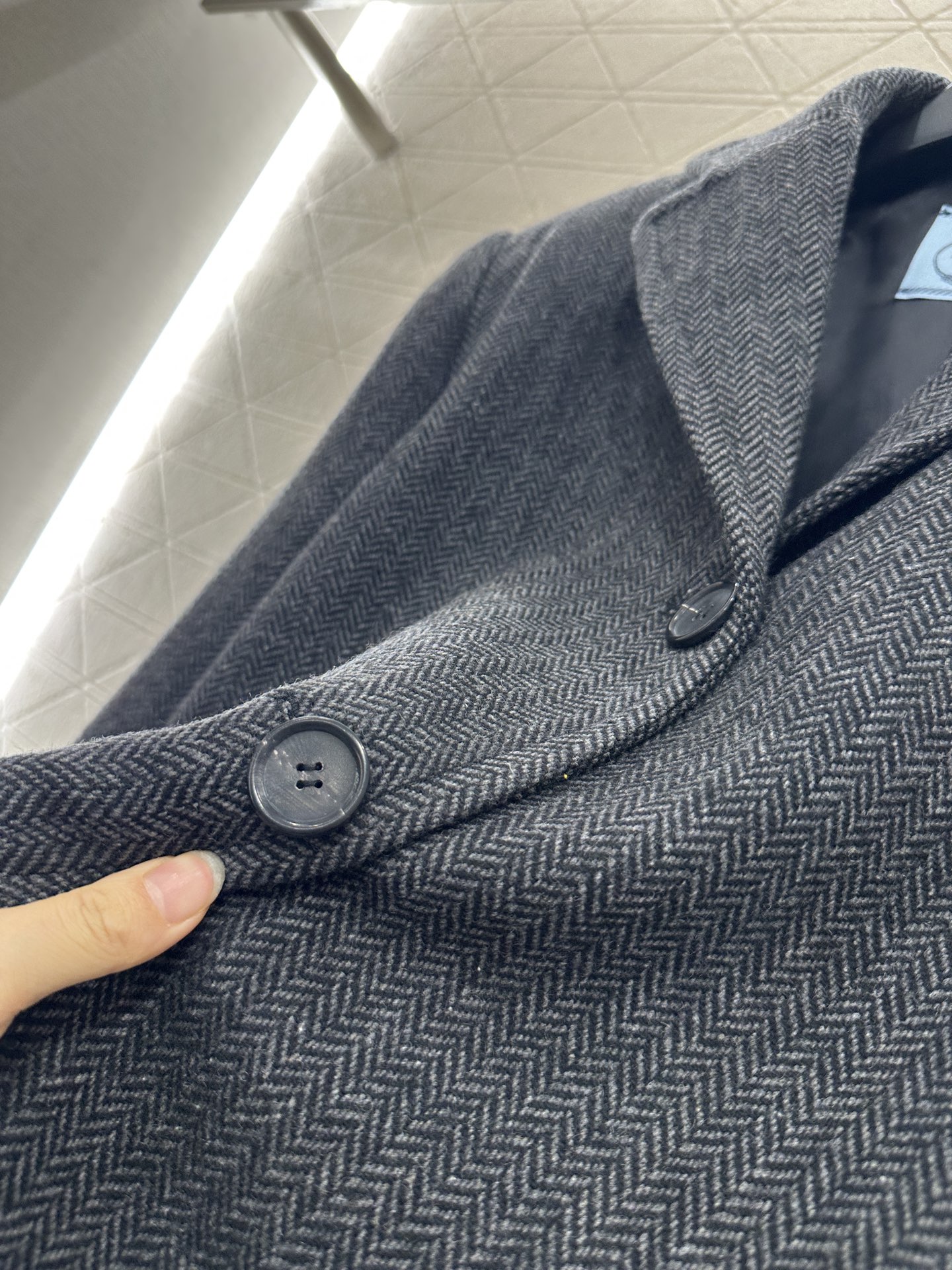 ♥Prad*♥2025新品上架 正肩翻领长款大衣定制YB百分百羊毛材质 质感品相绝佳 长款翻领毛呢大衣 