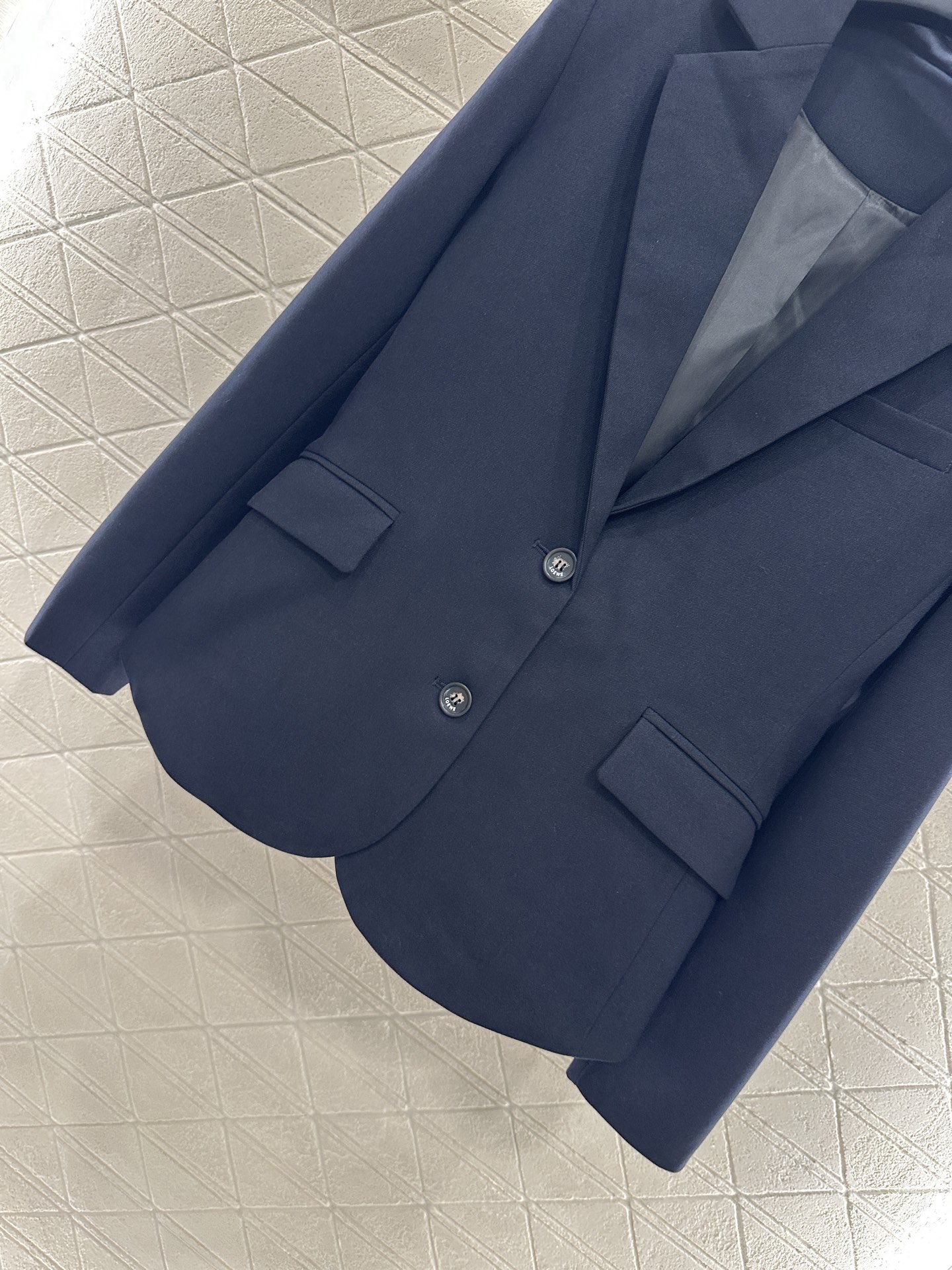 ♥Loew*♥2025新品上架 弹力褶皱西装外套长裤套装定制YB进口精仿羊毛材质 质感光泽高级 垂顺有型