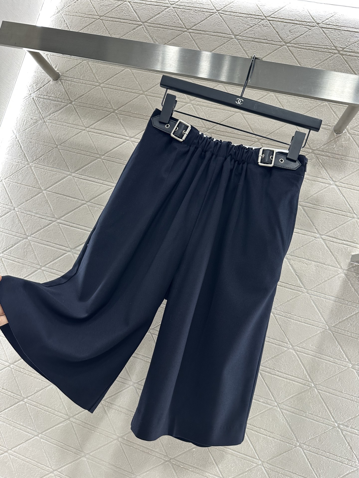 ♥Loew*♥2025新品上架 弹力褶皱西装外套中裤套装定制YB进口精仿羊毛材质 质感光泽高级 垂顺有型