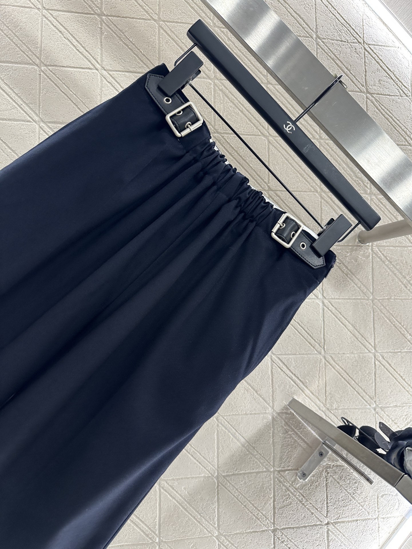 ♥Loew*♥2025新品上架 弹力褶皱西装外套中裤套装定制YB进口精仿羊毛材质 质感光泽高级 垂顺有型