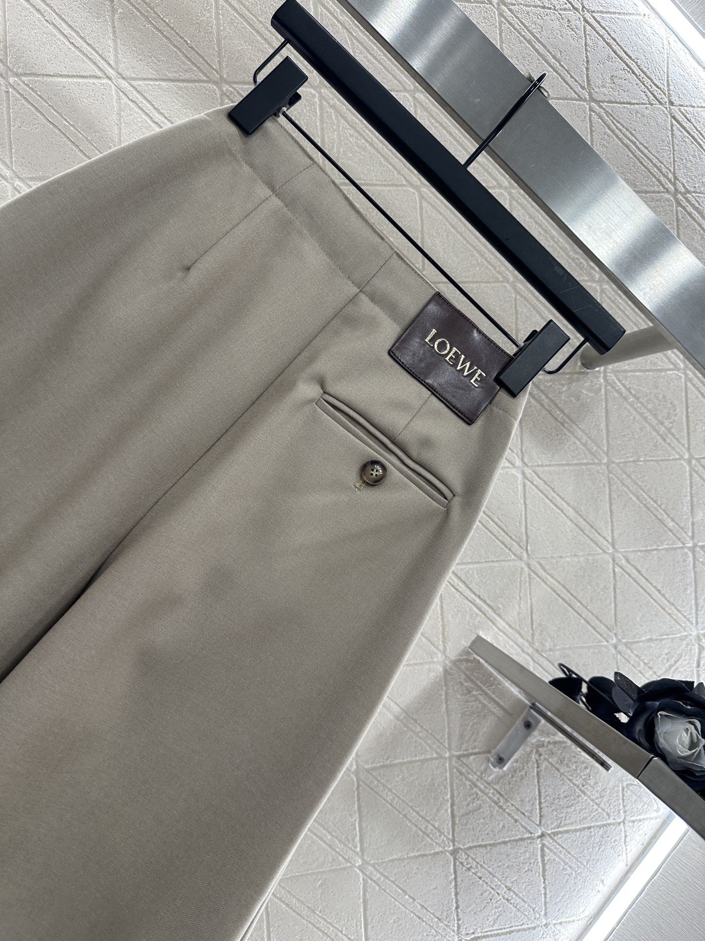 ♥Loew*♥2025新品上架 弹力褶皱西装外套中裤套装定制YB进口精仿羊毛材质 质感光泽高级 垂顺有型