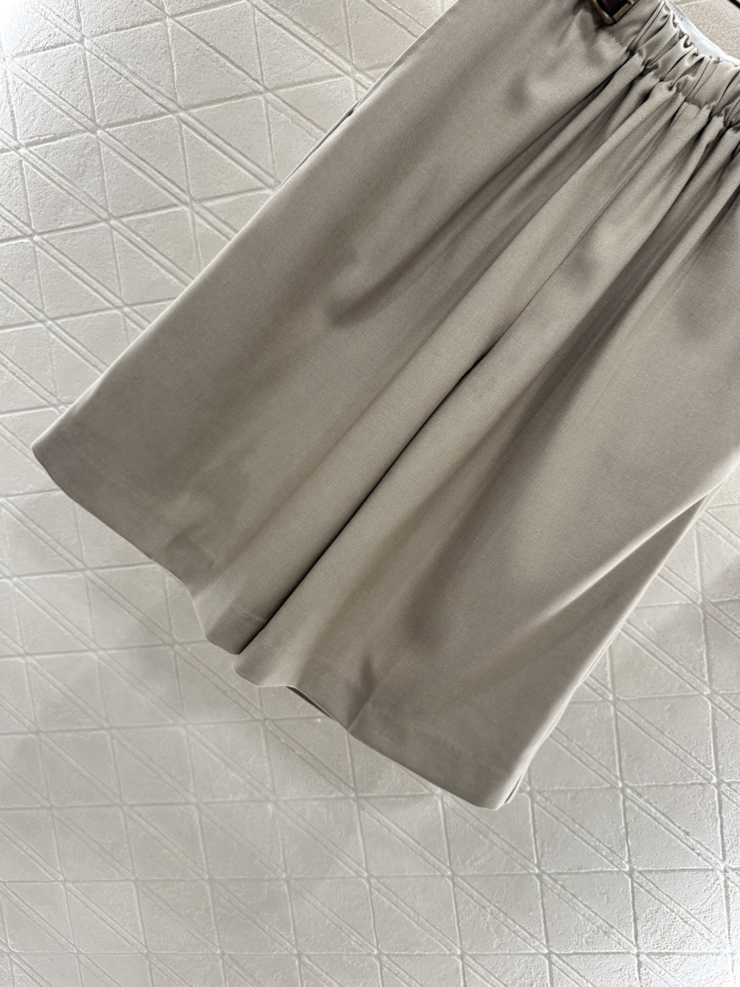 ♥Loew*♥2025新品上架 弹力褶皱西装外套中裤套装定制YB进口精仿羊毛材质 质感光泽高级 垂顺有型