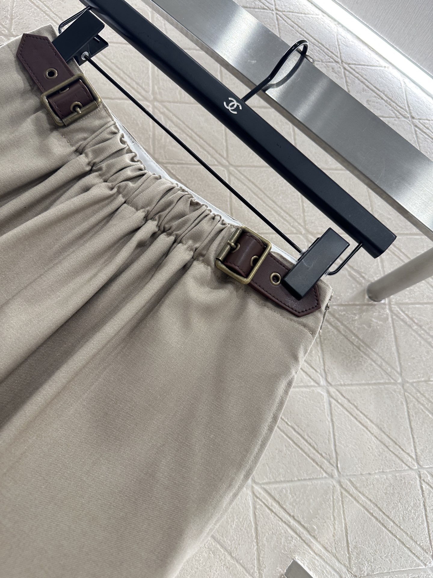 ♥Loew*♥2025新品上架 弹力褶皱西装外套中裤套装定制YB进口精仿羊毛材质 质感光泽高级 垂顺有型