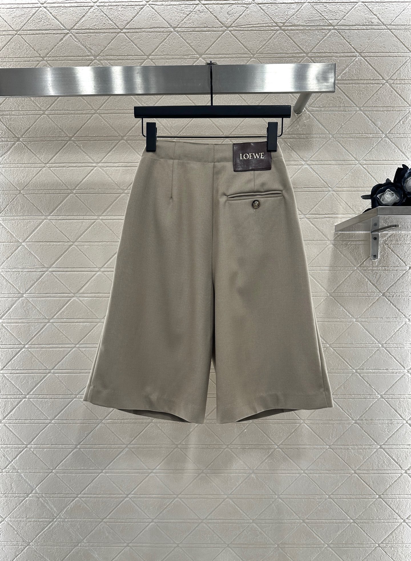 ♥Loew*♥2025新品上架 弹力褶皱西装外套中裤套装定制YB进口精仿羊毛材质 质感光泽高级 垂顺有型