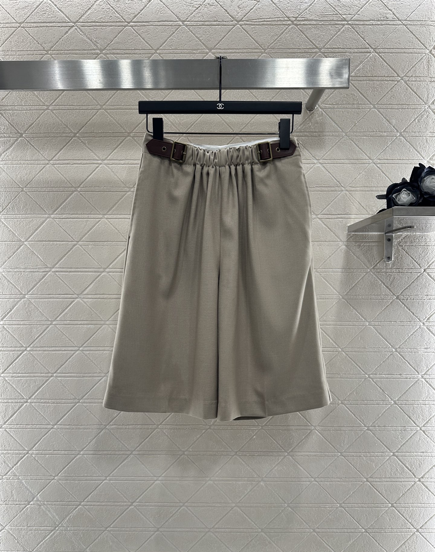 ♥Loew*♥2025新品上架 弹力褶皱西装外套中裤套装定制YB进口精仿羊毛材质 质感光泽高级 垂顺有型