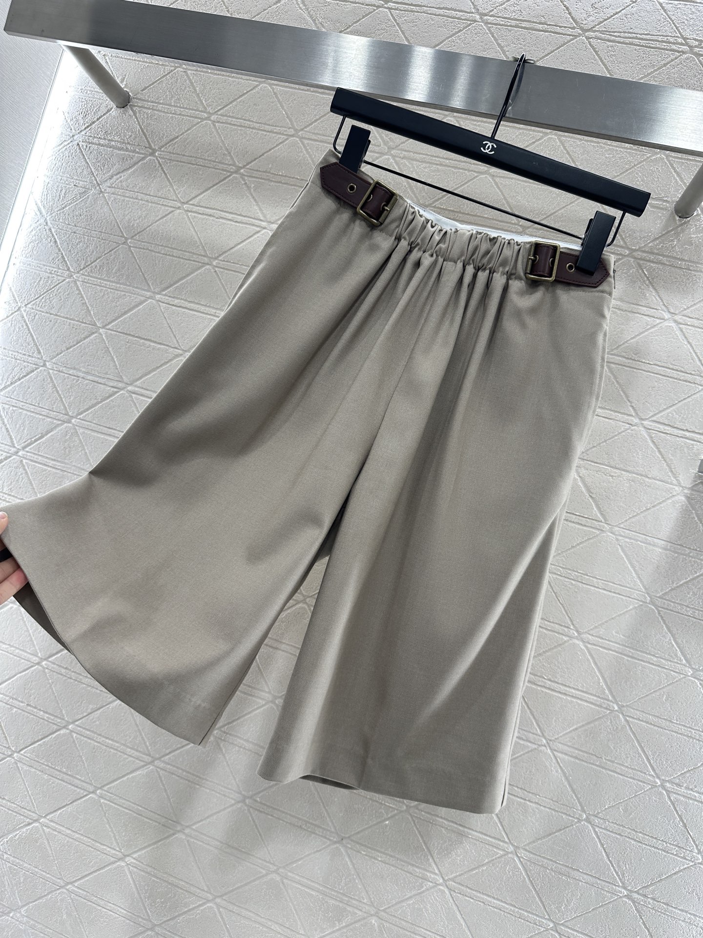 ♥Loew*♥2025新品上架 弹力褶皱西装外套中裤套装定制YB进口精仿羊毛材质 质感光泽高级 垂顺有型