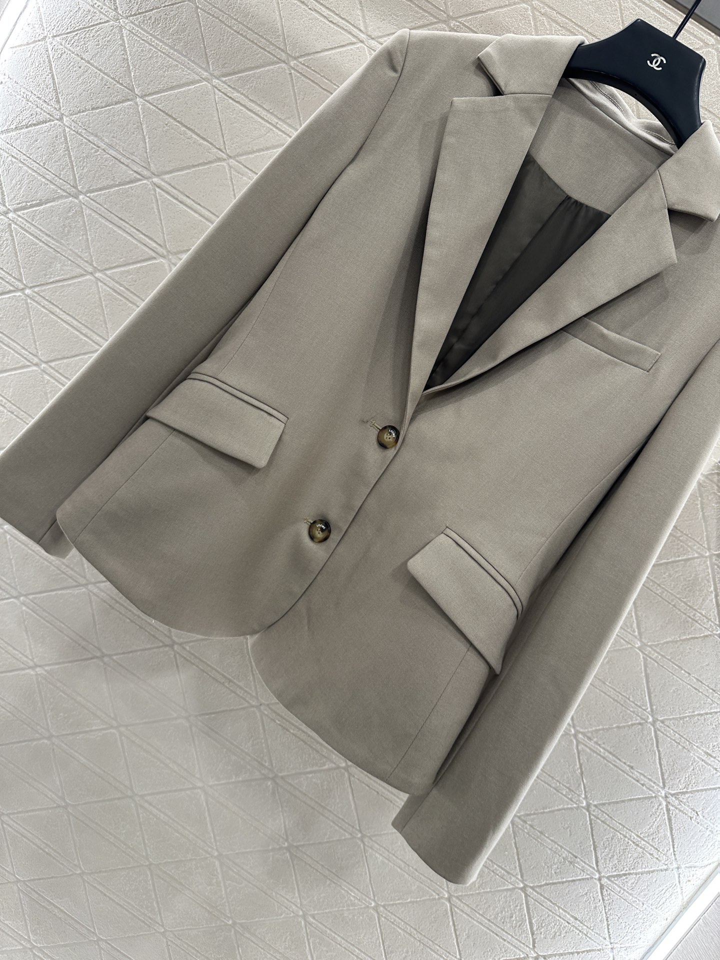 ♥Loew*♥2025新品上架 弹力褶皱西装外套长裤套装定制YB进口精仿羊毛材质 质感光泽高级 垂顺有型