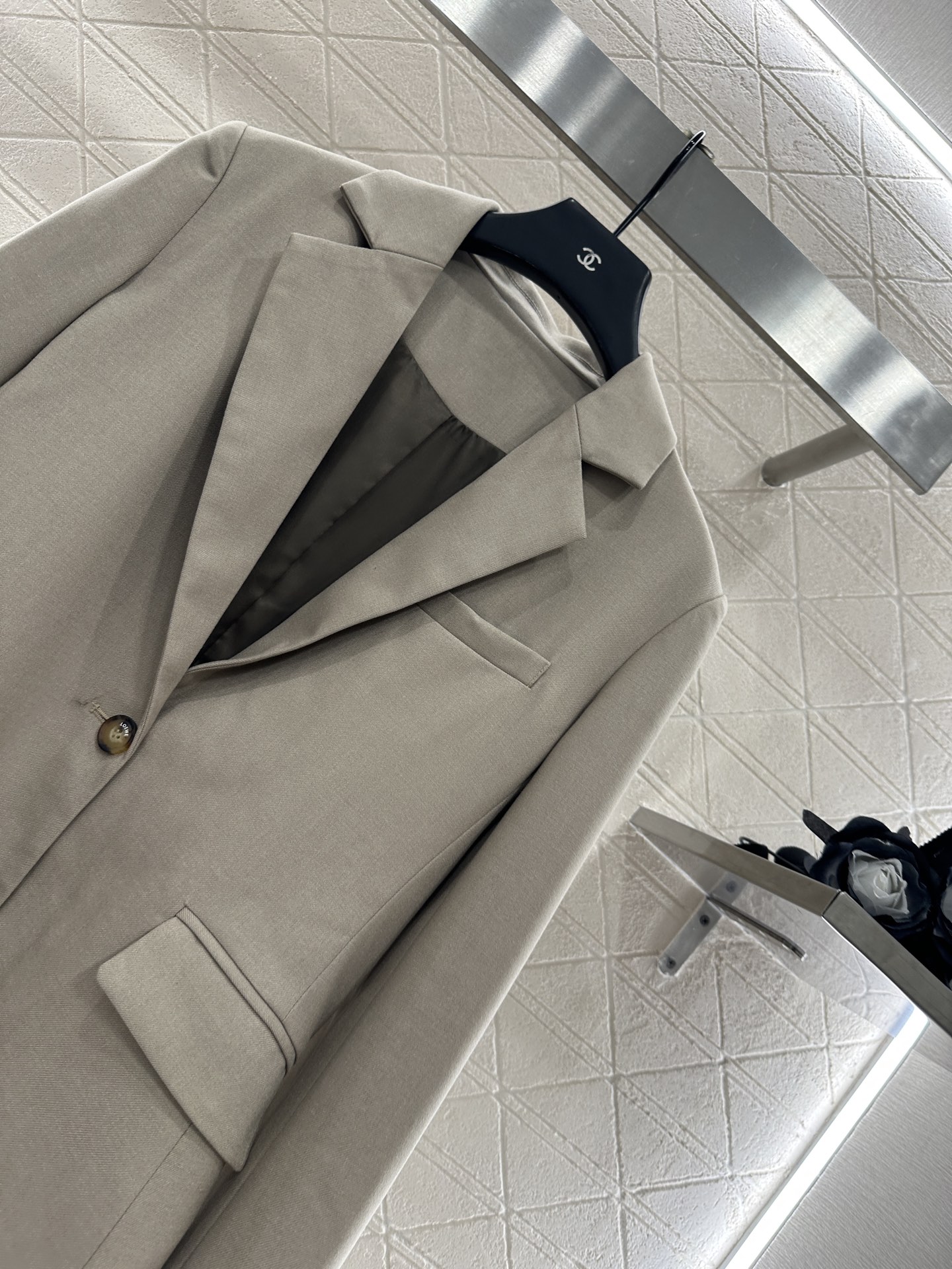 ♥Loew*♥2025新品上架 弹力褶皱西装外套长裤套装定制YB进口精仿羊毛材质 质感光泽高级 垂顺有型