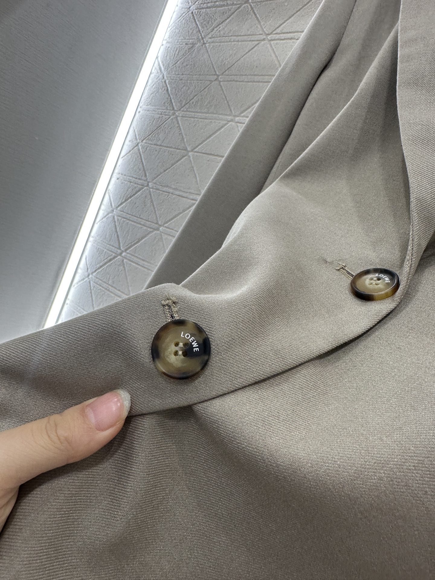 ♥Loew*♥2025新品上架 弹力褶皱西装外套长裤套装定制YB进口精仿羊毛材质 质感光泽高级 垂顺有型