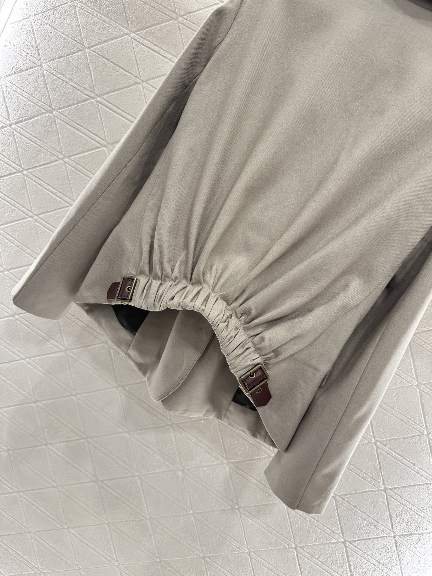 ♥Loew*♥2025新品上架 弹力褶皱西装外套长裤套装定制YB进口精仿羊毛材质 质感光泽高级 垂顺有型