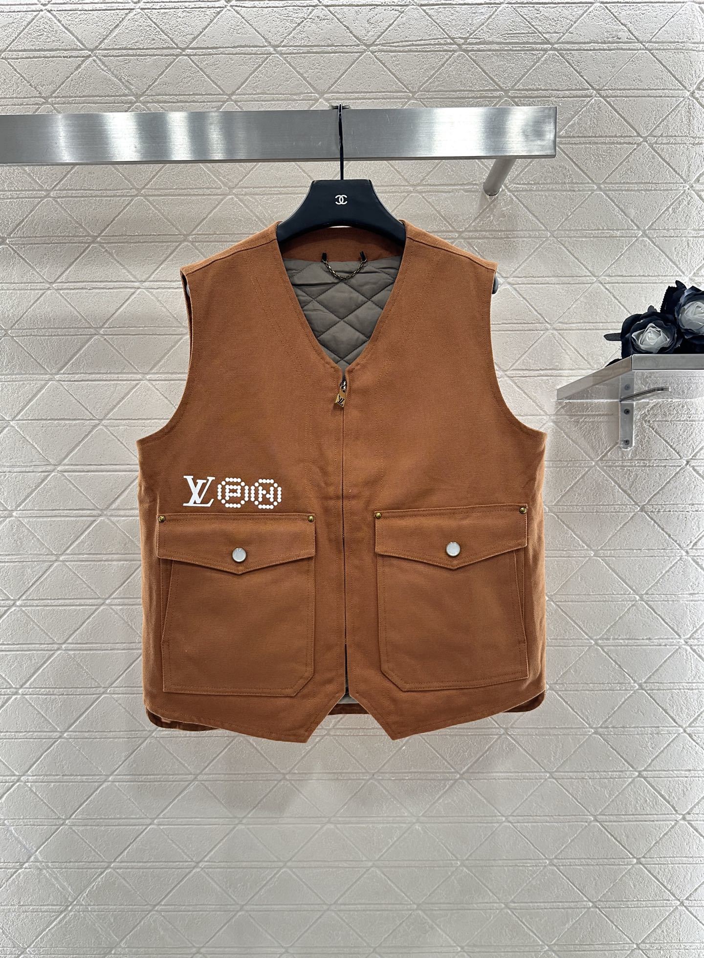♥Louis Vuitro*♥2025新品上架 牛仔棉服马甲定制YB斜纹牛仔➕羽绒棉材质 质感高级 穿搭