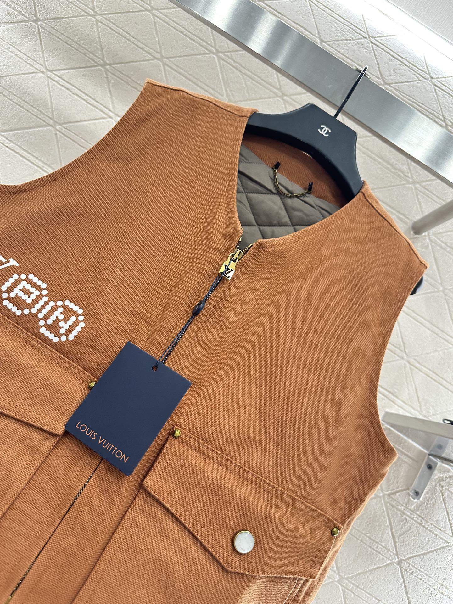 ♥Louis Vuitro*♥2025新品上架 牛仔棉服马甲定制YB斜纹牛仔➕羽绒棉材质 质感高级 穿搭