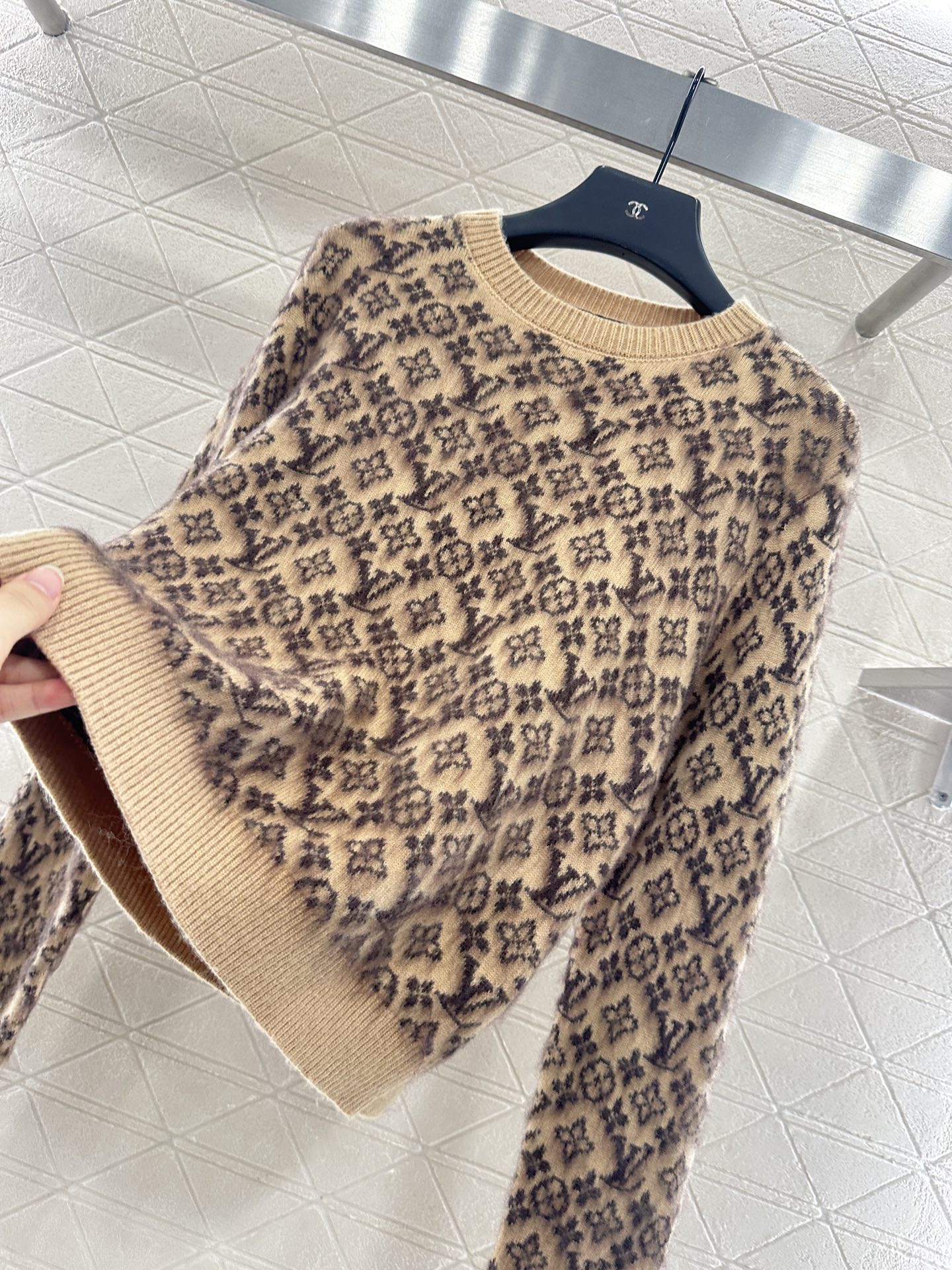 ♥Louis Vuitto*♥2025新品上架 圆领提花针织套头毛衣定制YB羊绒羊毛纱线织造 质感细腻 