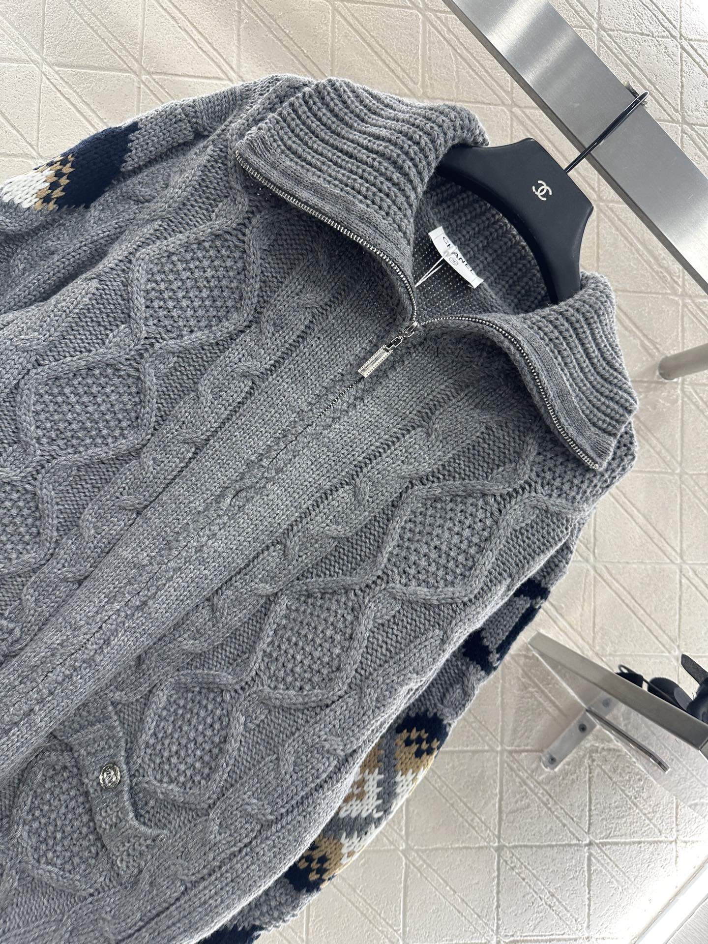 ♥Chane*♥2025新品上架 拉链钩花针织开衫定制YB羊毛纱线织造 质感细腻 柔软亲肤 翻领高领两穿