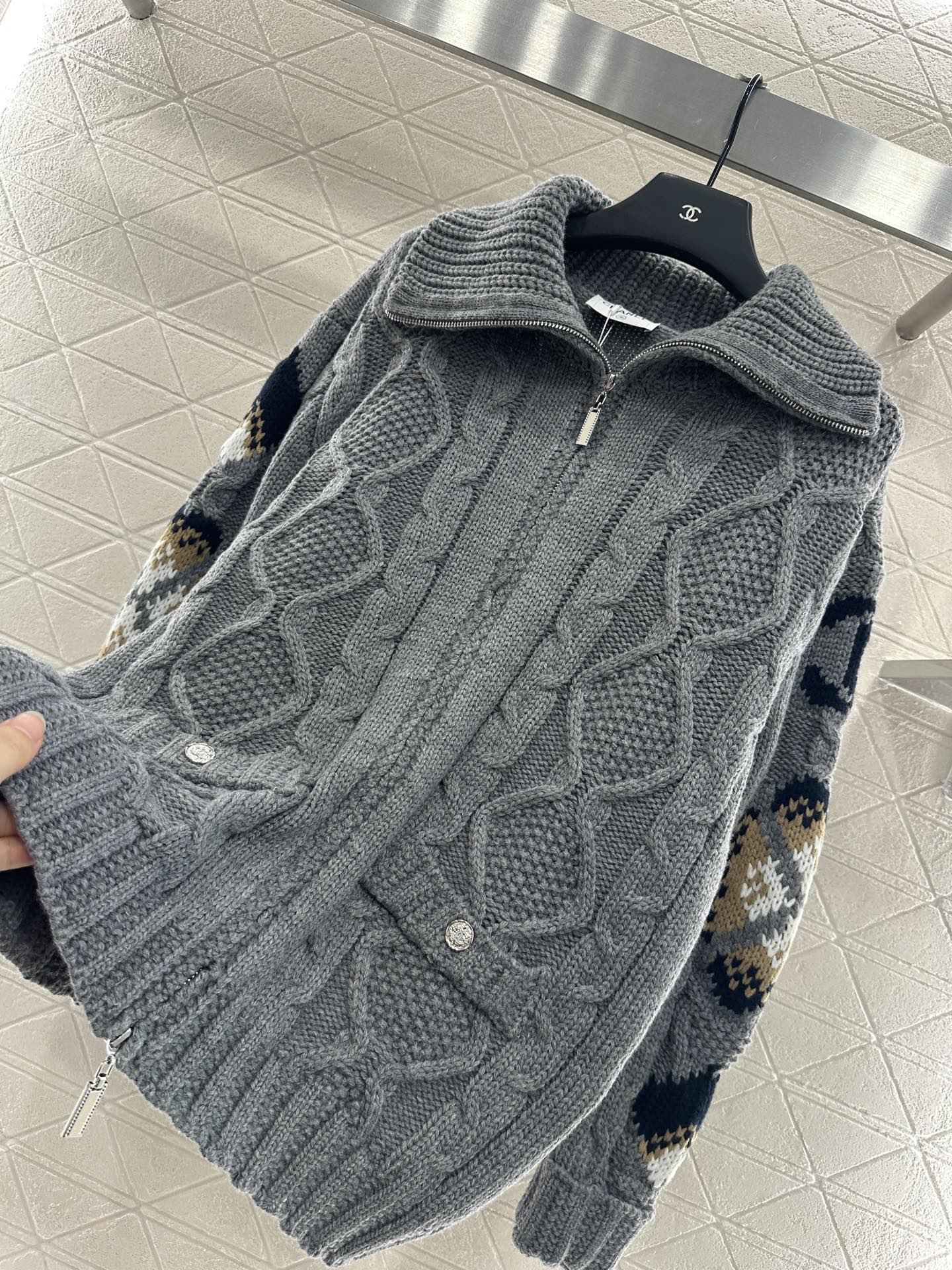 ♥Chane*♥2025新品上架 拉链钩花针织开衫定制YB羊毛纱线织造 质感细腻 柔软亲肤 翻领高领两穿
