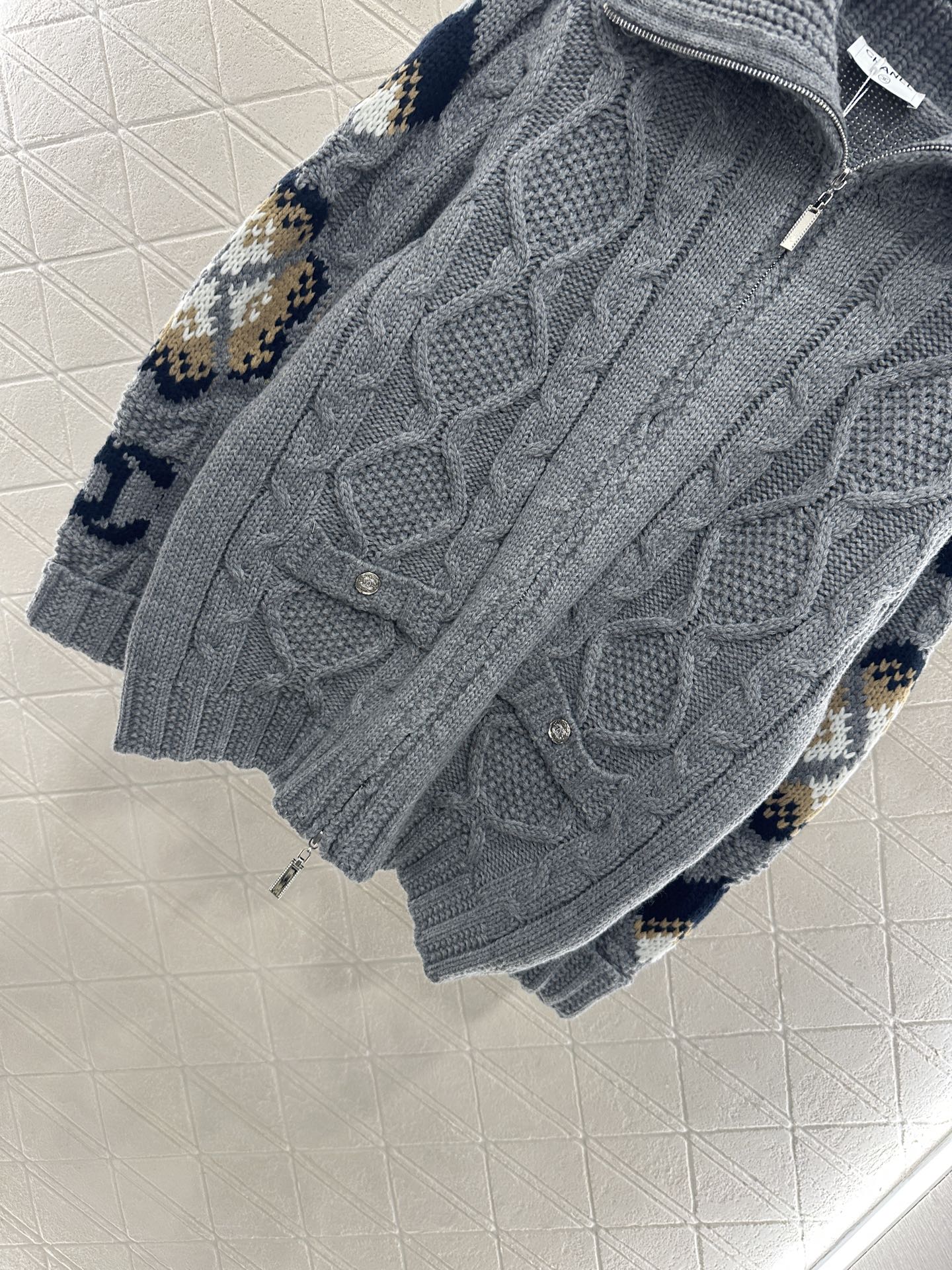 ♥Chane*♥2025新品上架 拉链钩花针织开衫定制YB羊毛纱线织造 质感细腻 柔软亲肤 翻领高领两穿