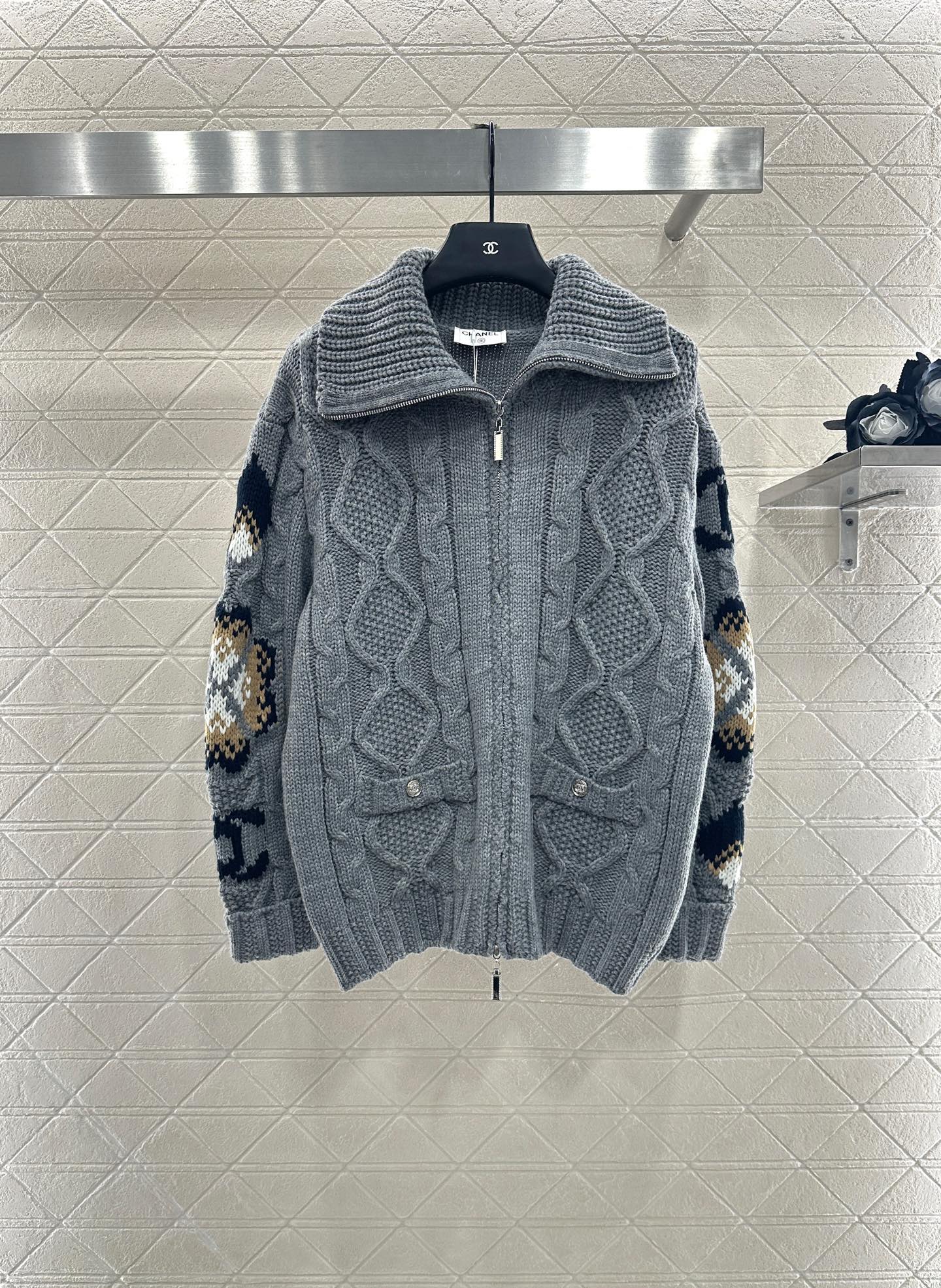 ♥Chane*♥2025新品上架 拉链钩花针织开衫定制YB羊毛纱线织造 质感细腻 柔软亲肤 翻领高领两穿