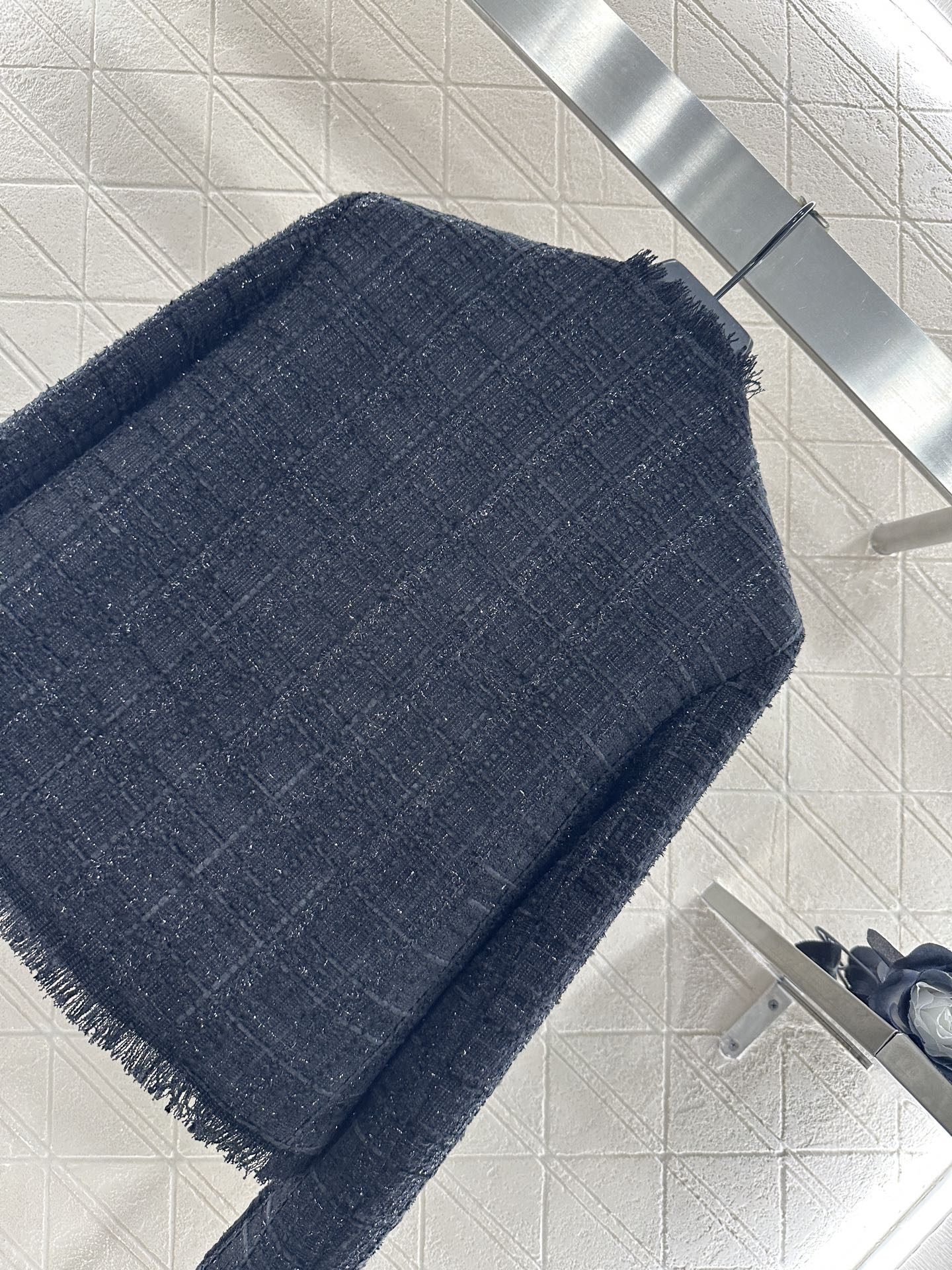 ♥Chane*♥2025新品上架 胸针圆领银丝絮边编织外套定制YB进口粗纺羊毛呢材质 质感高级 品相十足