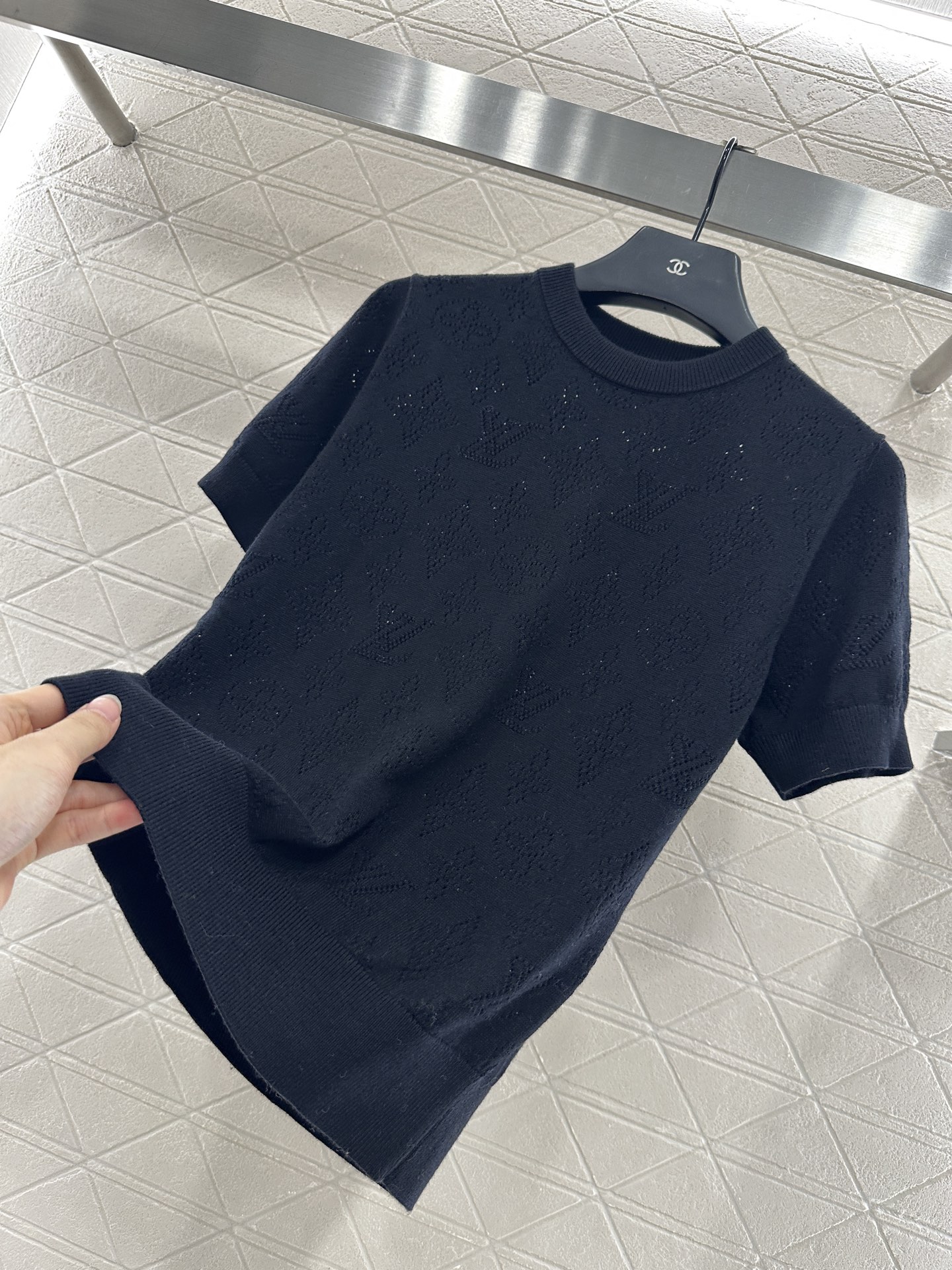 ♥Louis vuitto*♥2025新品上架 镂空针织短袖上衣定制YB羊毛纱线织造 质感高级 舒适柔软