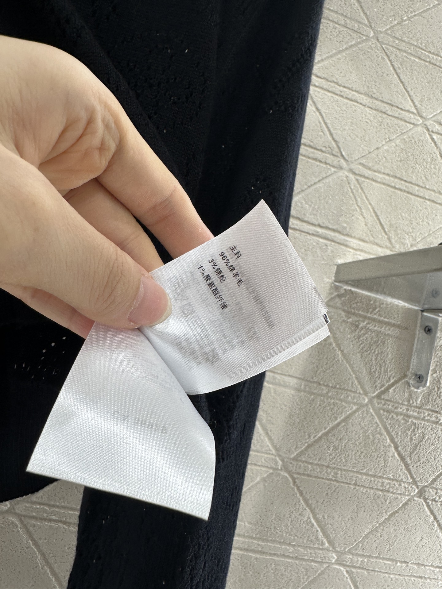 ♥Louis vuitto*♥2025新品上架 镂空针织短款开衫定制YB羊毛纱线织造 质感高级 舒适柔软