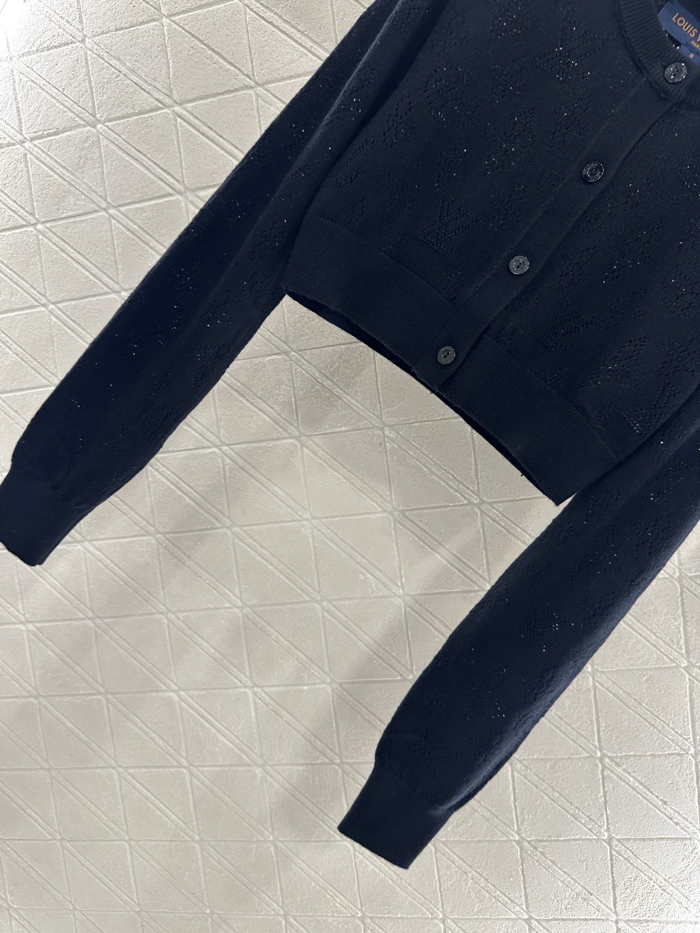 ♥Louis vuitto*♥2025新品上架 镂空针织短款开衫定制YB羊毛纱线织造 质感高级 舒适柔软