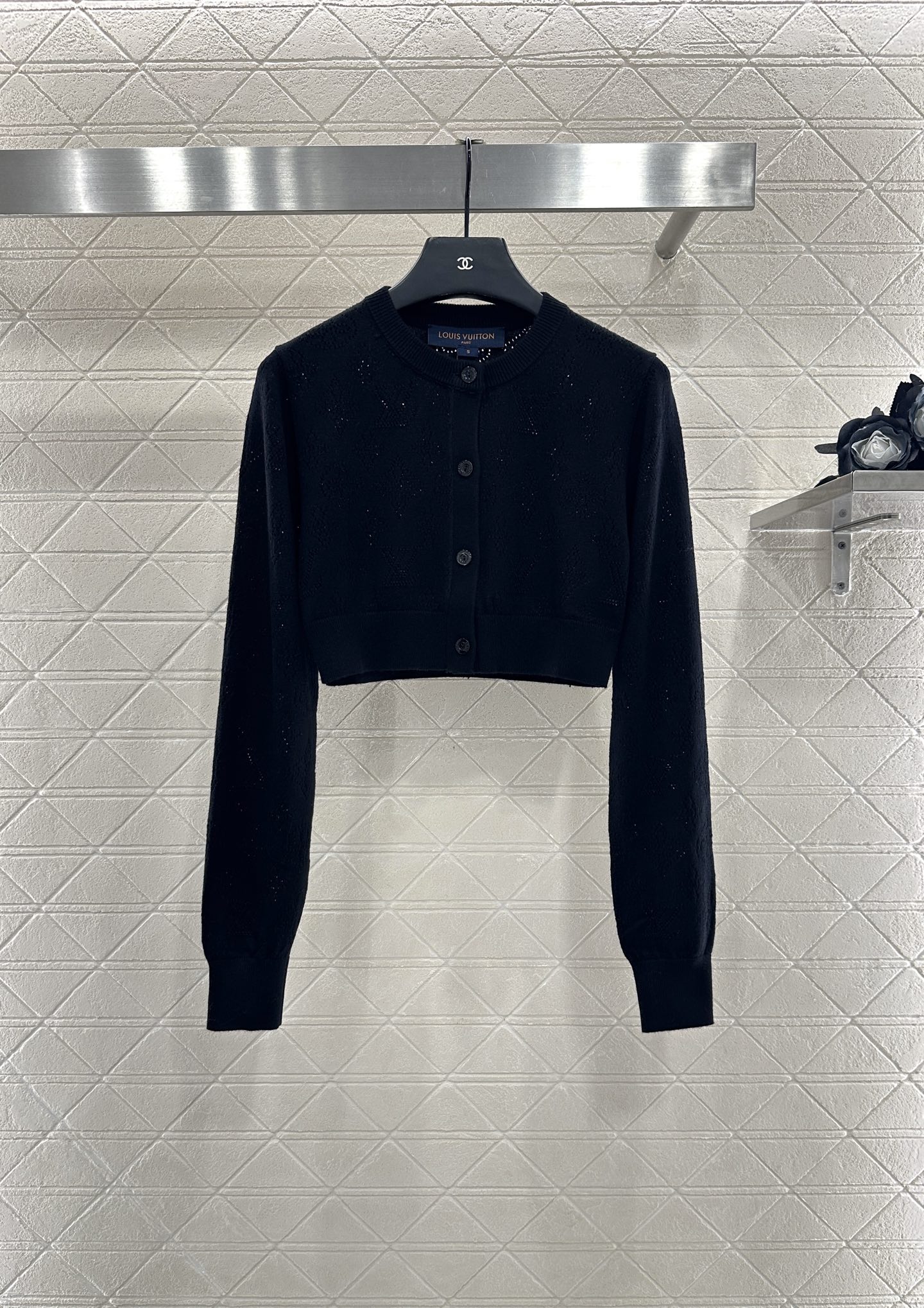 ♥Louis vuitto*♥2025新品上架 镂空针织短款开衫定制YB羊毛纱线织造 质感高级 舒适柔软