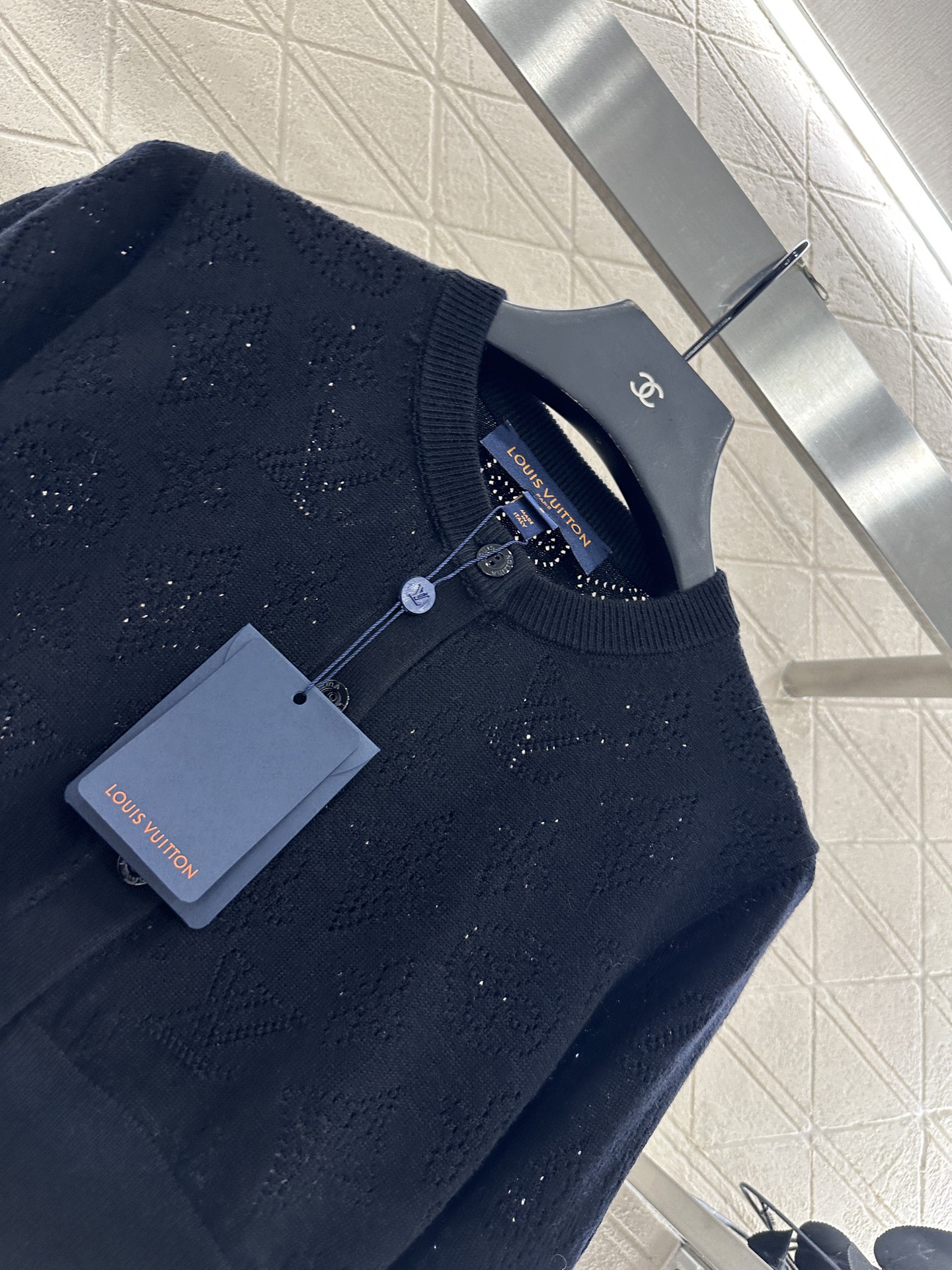 ♥Louis vuitto*♥2025新品上架 镂空针织短款开衫定制YB羊毛纱线织造 质感高级 舒适柔软