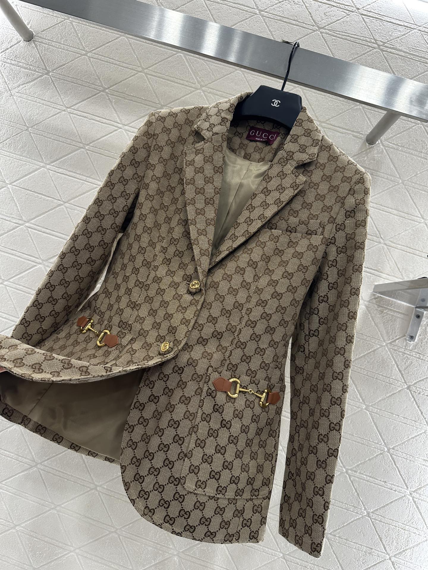 ♥Gucc*♥2025新品上架 翻领提花西装外套定制YB进口提花材质 质感高级 挺括有型 翻领正肩西装外