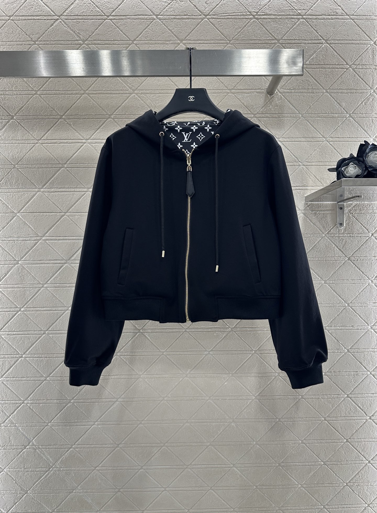 ♥Louis vuitto*♥2025新品上架 两面穿连帽外套长裤套装定制YB进口材质 质感光泽 舒适垂