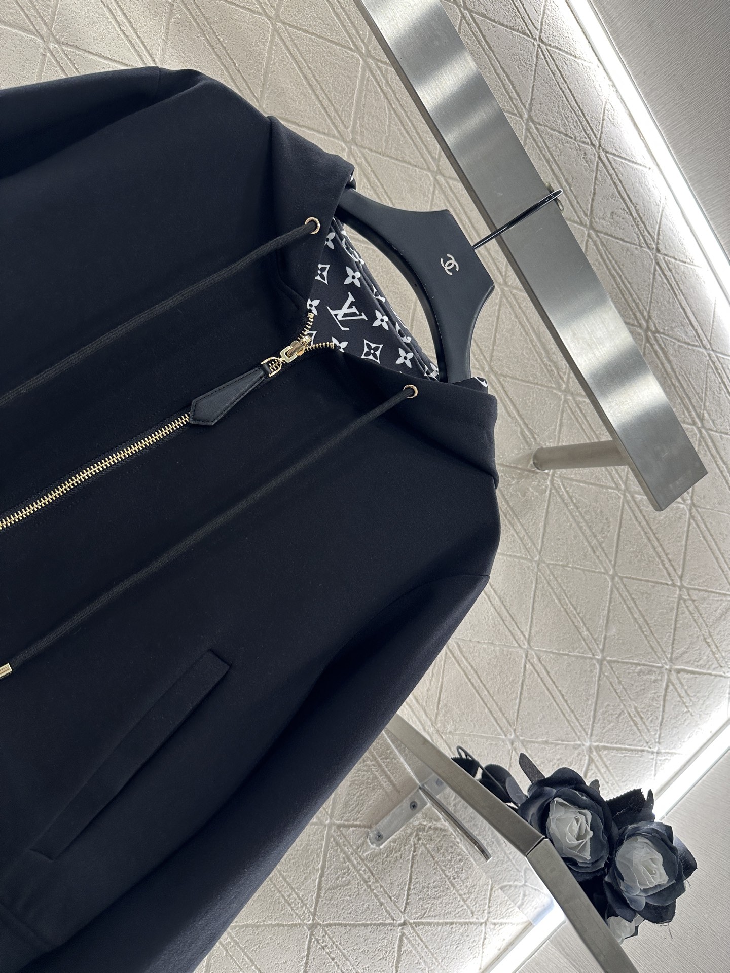 ♥Louis vuitto*♥2025新品上架 两面穿连帽外套长裤套装定制YB进口材质 质感光泽 舒适垂