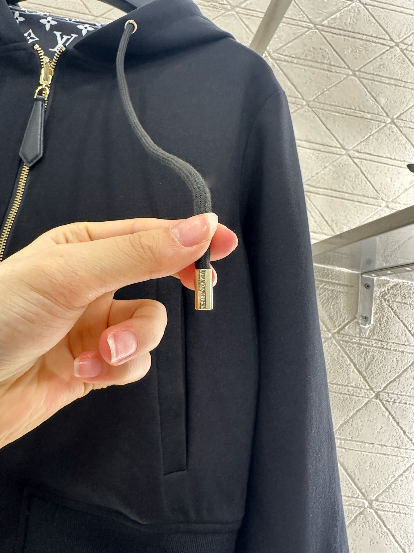 ♥Louis vuitto*♥2025新品上架 两面穿连帽外套长裤套装定制YB进口材质 质感光泽 舒适垂