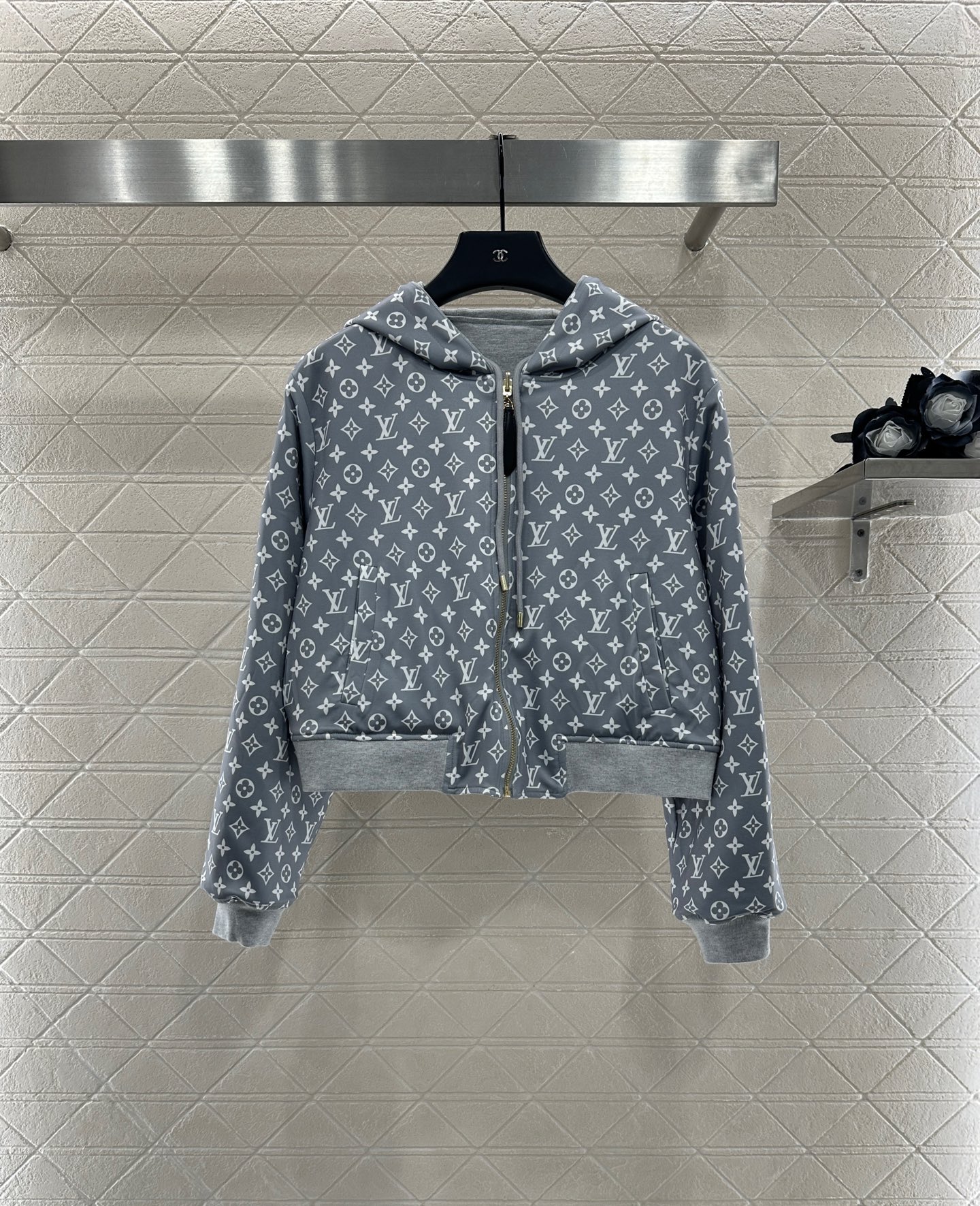 ♥Louis vuitto*♥2025新品上架 两面穿连帽外套长裤套装定制YB进口材质 质感光泽 舒适垂