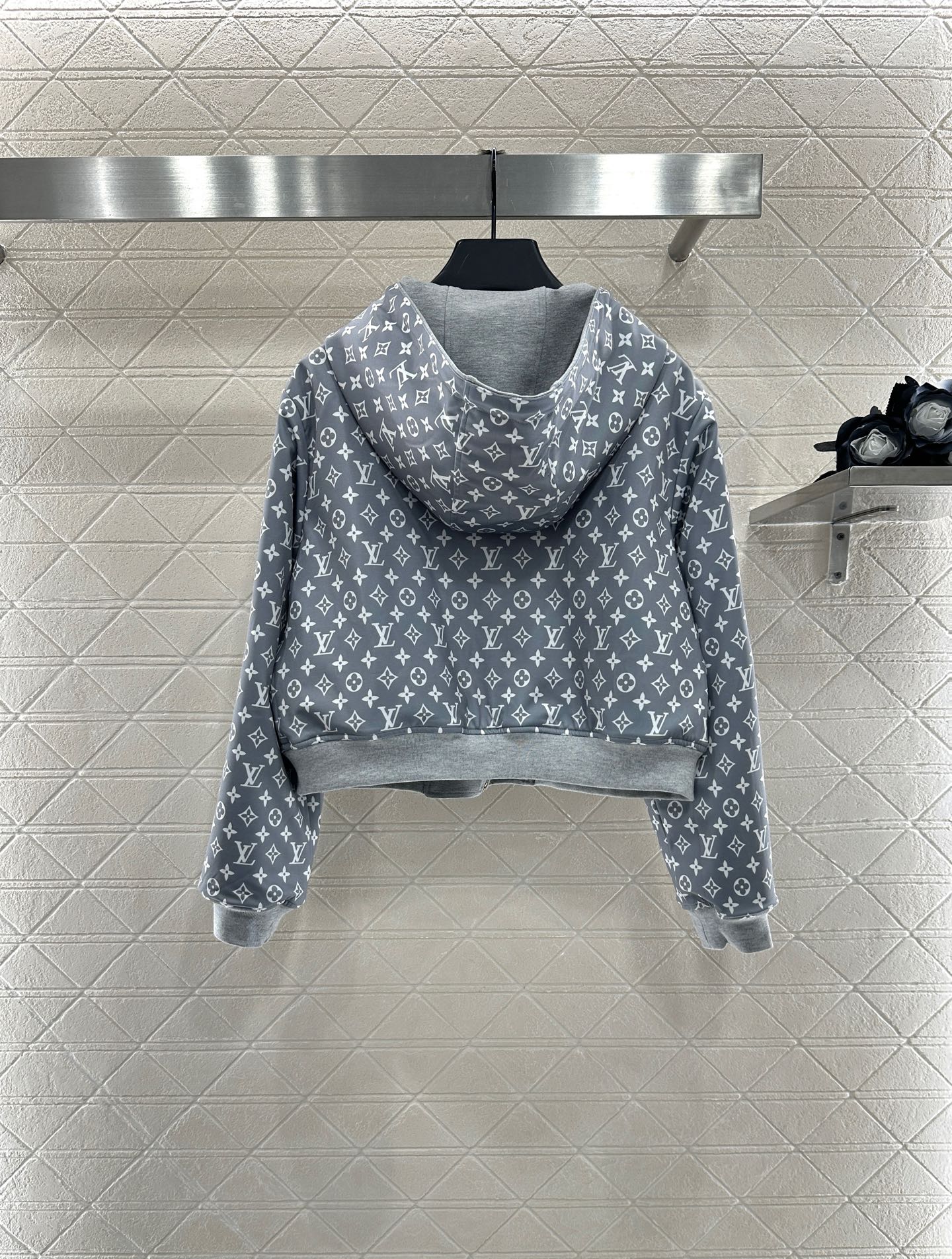 ♥Louis vuitto*♥2025新品上架 两面穿连帽外套长裤套装定制YB进口材质 质感光泽 舒适垂