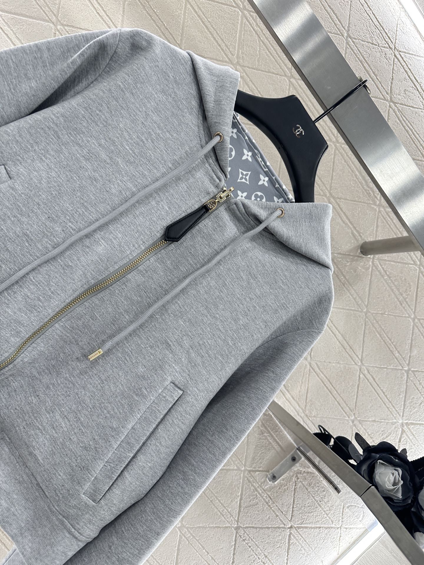 ♥Louis vuitto*♥2025新品上架 两面穿连帽外套长裤套装定制YB进口材质 质感光泽 舒适垂