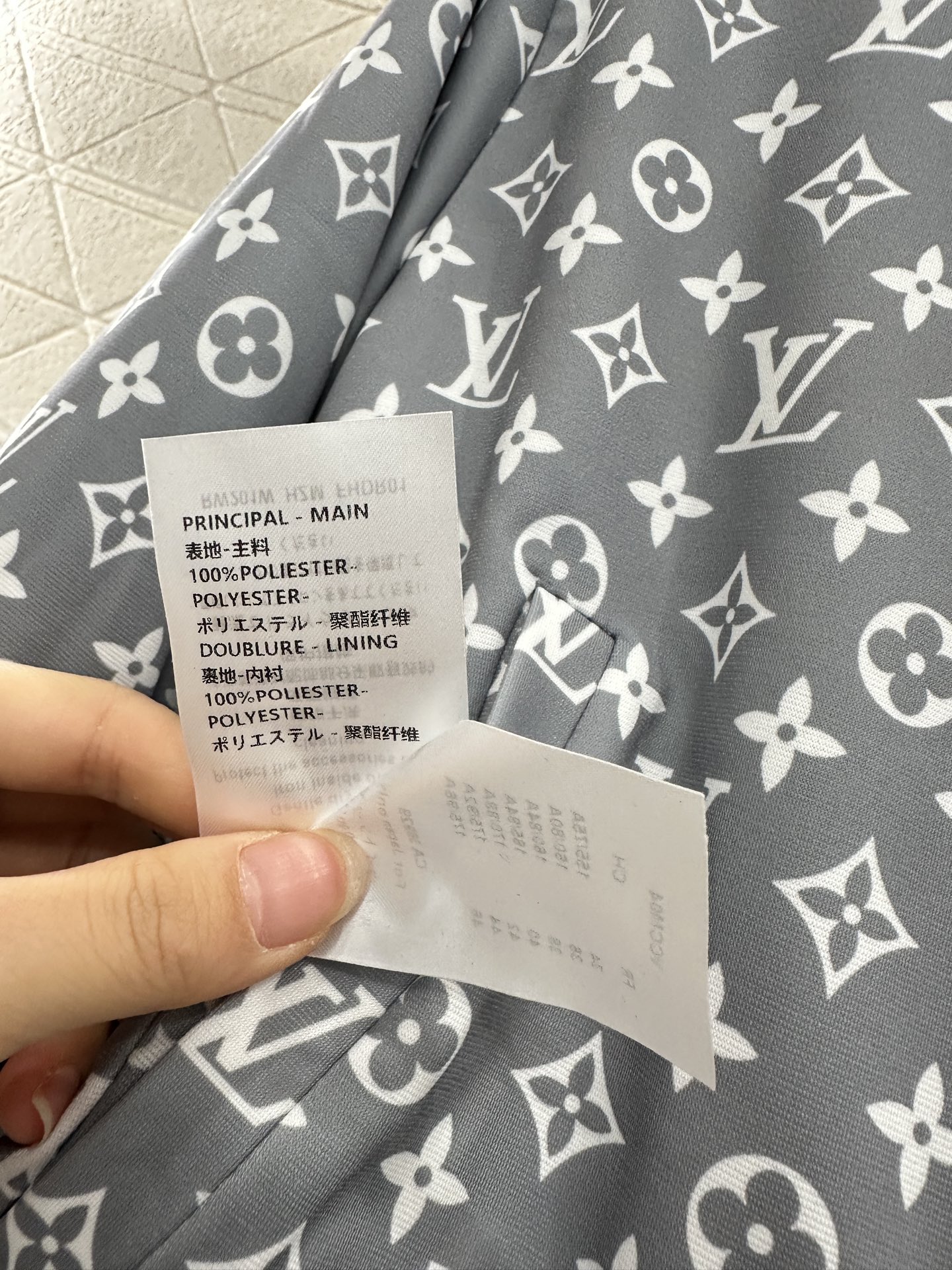 ♥Louis vuitto*♥2025新品上架 两面穿连帽外套长裤套装定制YB进口材质 质感光泽 舒适垂